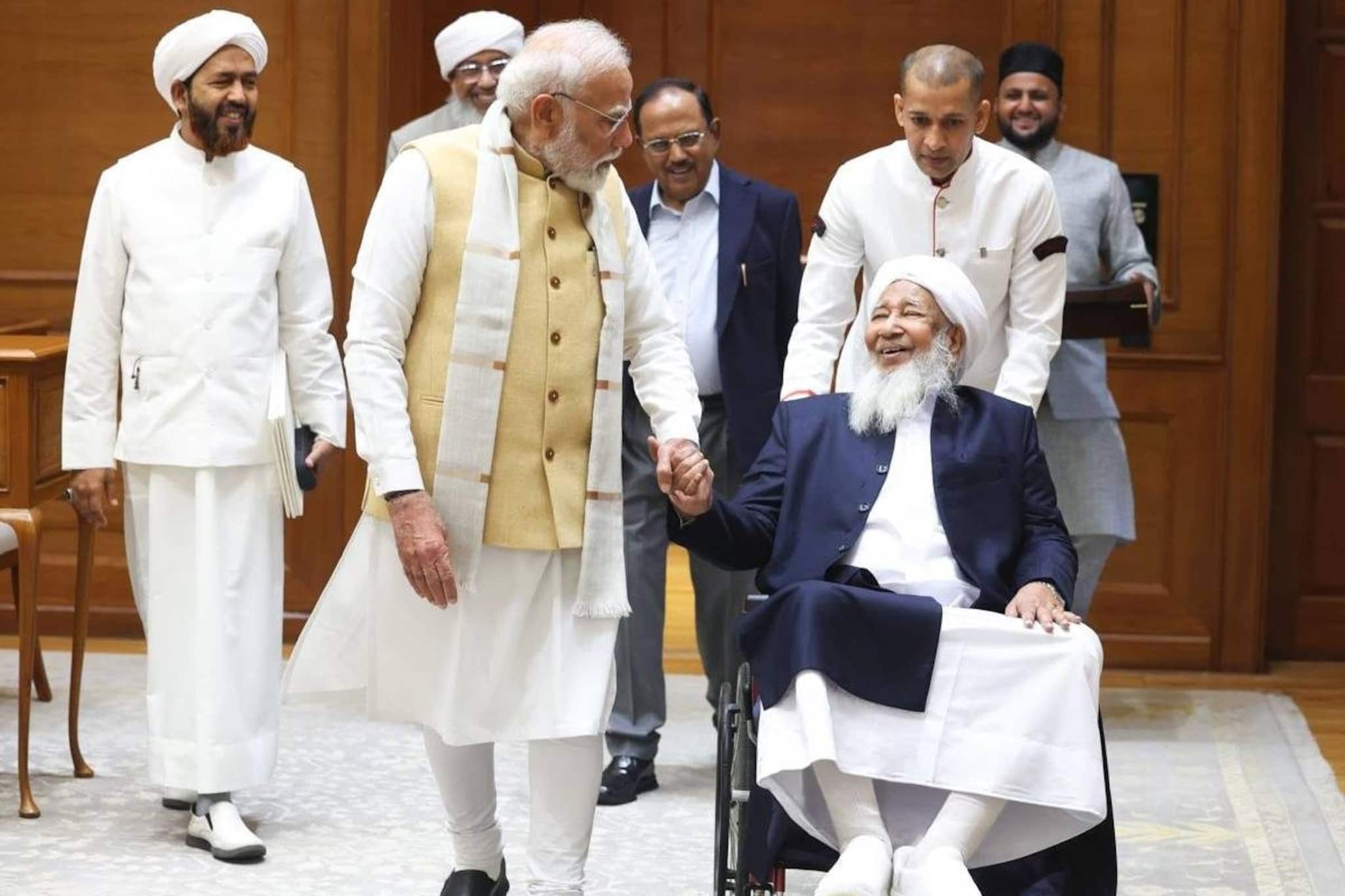 പ്രധാനമന്ത്രി നരേന്ദ്ര മോദിയുമായി കാന്തപുരം അബൂബക്കർ മുസ്ലിയാർ കൂടിക്കാഴ്ച നടത്തി പ്രധാനമന്ത്രി നരേന്ദ്ര മോദിയുമായി കാന്തപുരം അബൂബക്കർ മുസ്ലിയാർ കൂടിക്കാഴ്ച നടത്തി