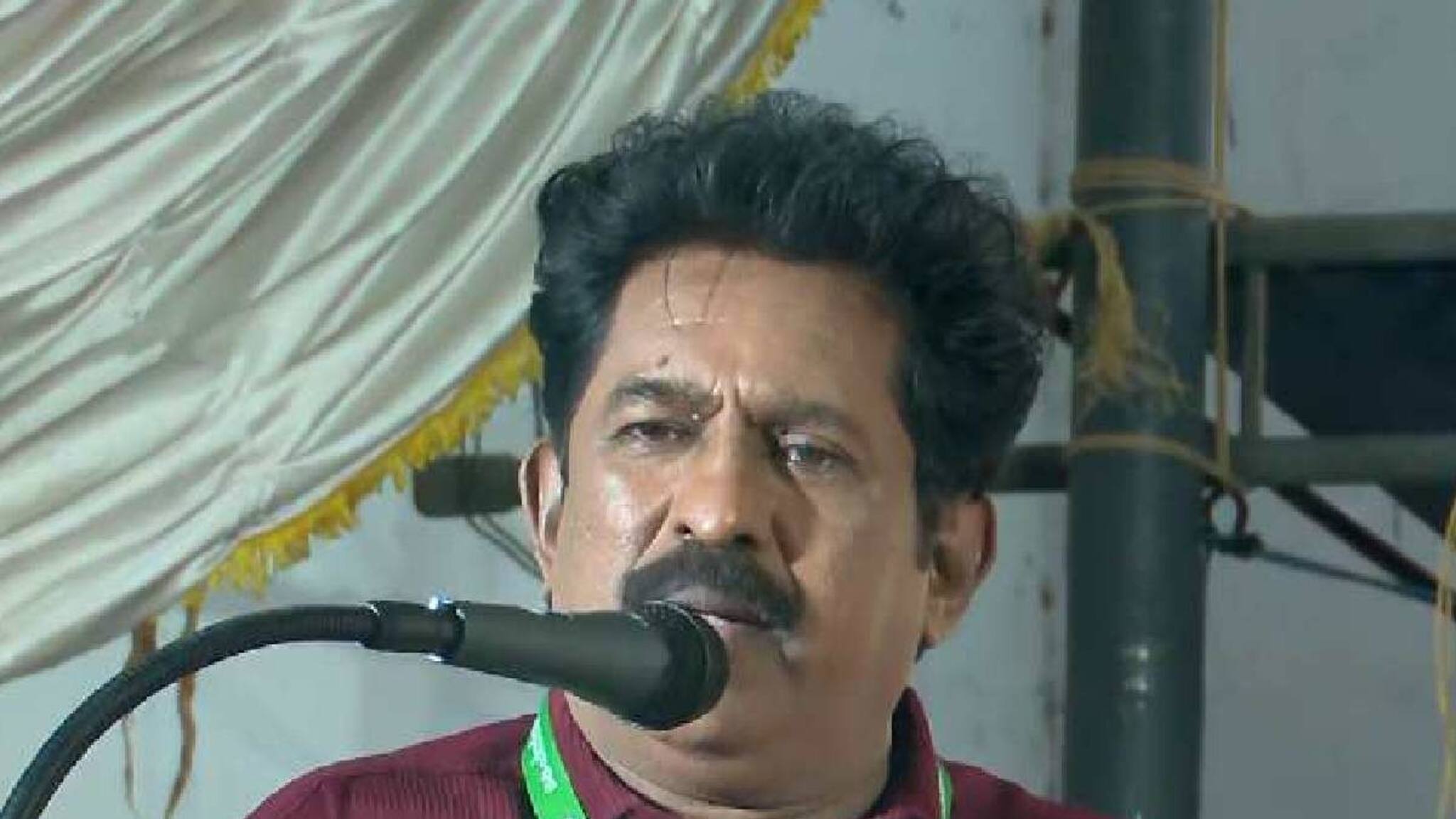 സദസ്സിനേക്കാൾ കൂടുതൽ ആളുകൾ വേദിയിൽ;ഇതൊക്കെ ശ്രദ്ധിക്കണമെന്ന് കോൺഗ്രസുകാരോട് പ്രേംകുമാർ