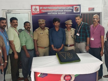 തമിഴ്നാട് കന്യാകുമാരി ഭൂതപ്പാണ്ടി സ്വദേശി ശ്യാം ക്രിസ്പിൻ (42) ആണ് പിടിയിലായത് തമിഴ്നാട് കന്യാകുമാരി ഭൂതപ്പാണ്ടി സ്വദേശി ശ്യാം ക്രിസ്പിൻ (42) ആണ് പിടിയിലായത്