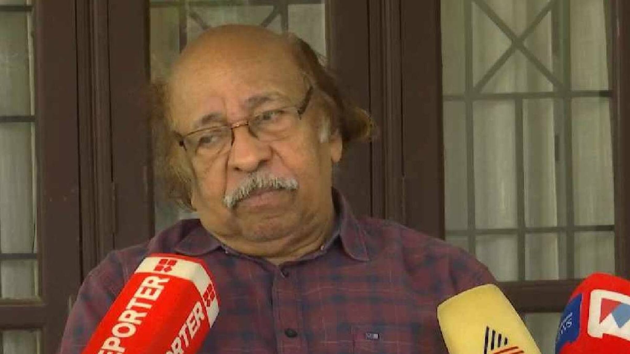 തുടർഭരണം വേണ്ടെന്ന് കെ സച്ചിദാനന്ദൻ; കേരളത്തിന് നല്ലത് മുന്നണികൾ മാറിയുള്ള ഭരണം