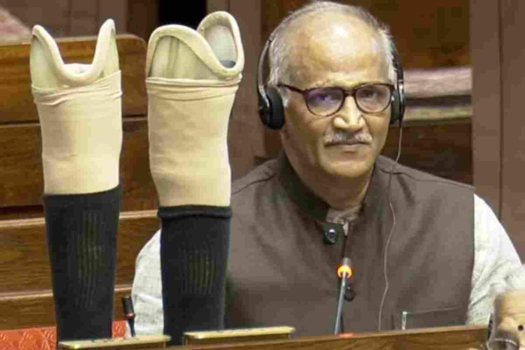 രാജ്യസഭയിൽ വെപ്പുകാലുകൾ മേശപ്പുറത്ത് വെച്ച് സി സദാനന്ദൻ മാസ്റ്റർ; ഗണഗീതവും പാടി