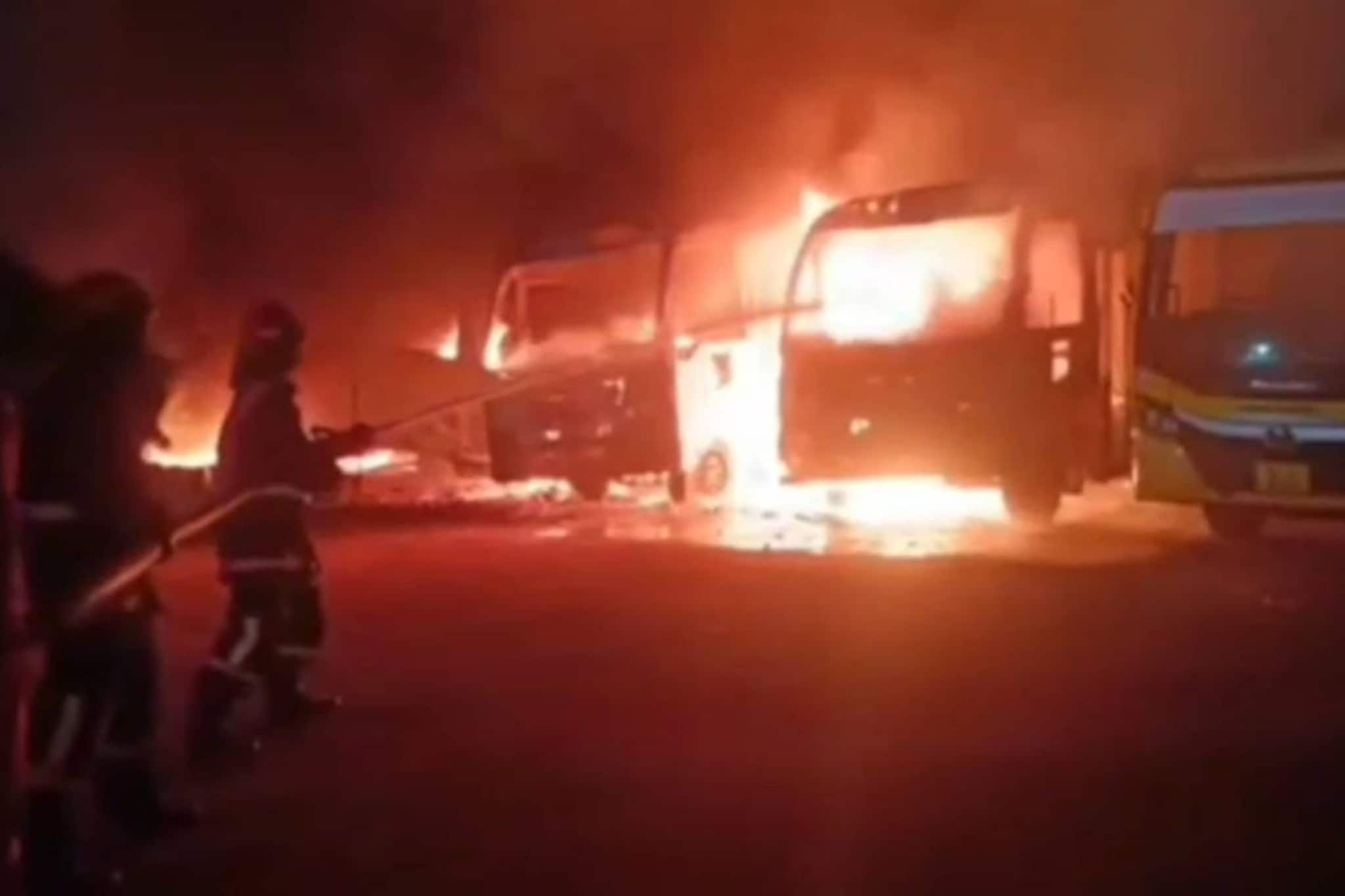 തിരുവനന്തപുരത്തെ സ്കൂളിൽ വൻ തീപിടിത്തം; മൂന്ന് ബസുകൾ കത്തിനശിച്ചു; ദുരൂഹത