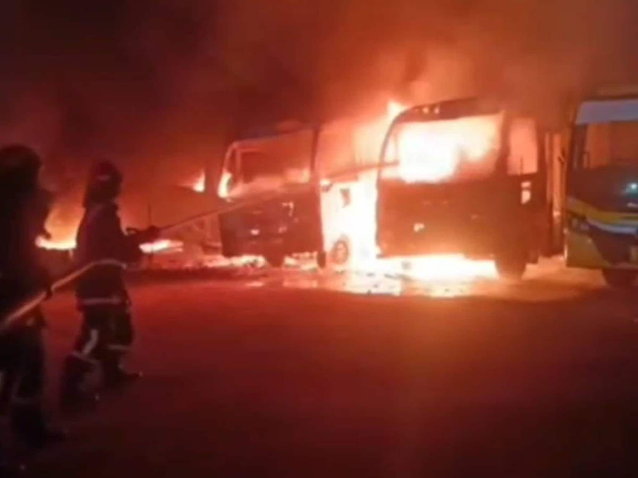 തിരുവനന്തപുരത്തെ സ്കൂളിൽ വൻ തീപിടിത്തം; മൂന്ന് ബസുകൾ കത്തിനശിച്ചു; ദുരൂഹത