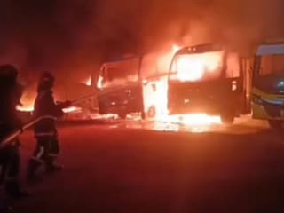 തീയണക്കാനുള്ള ശ്രമം തീയണക്കാനുള്ള ശ്രമം