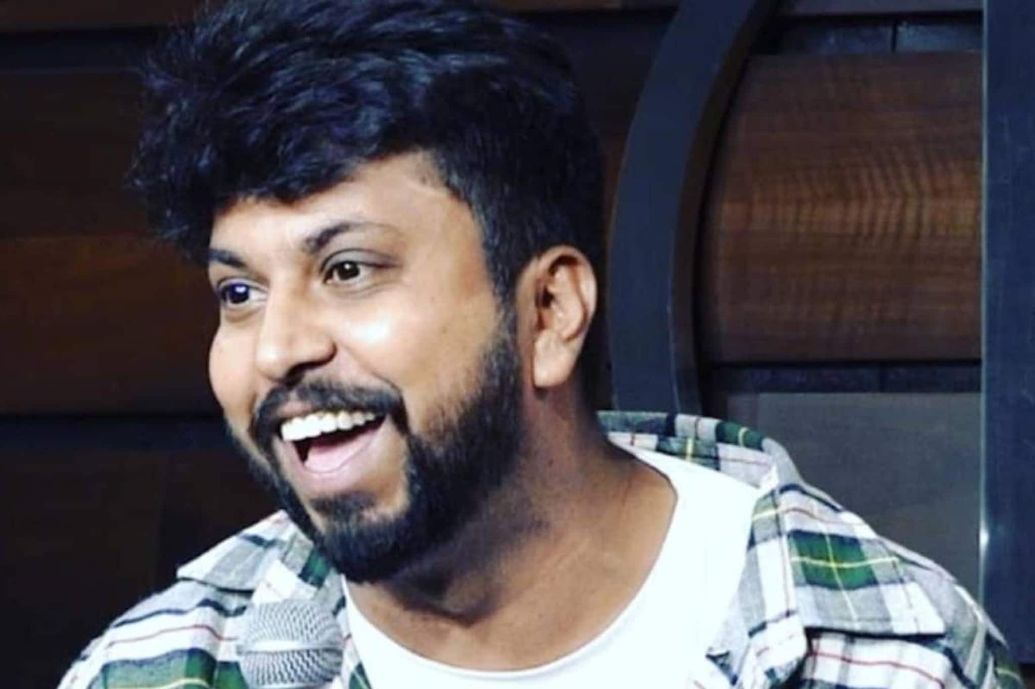 ഓഫീസ് സംസ്കാരത്തെ പരിഹസിച്ച സ്റ്റാൻഡ്-അപ്പ് കൊമേഡിയനെ ജോലിയിൽ നിന്ന് പിരിച്ചുവിട്ടു