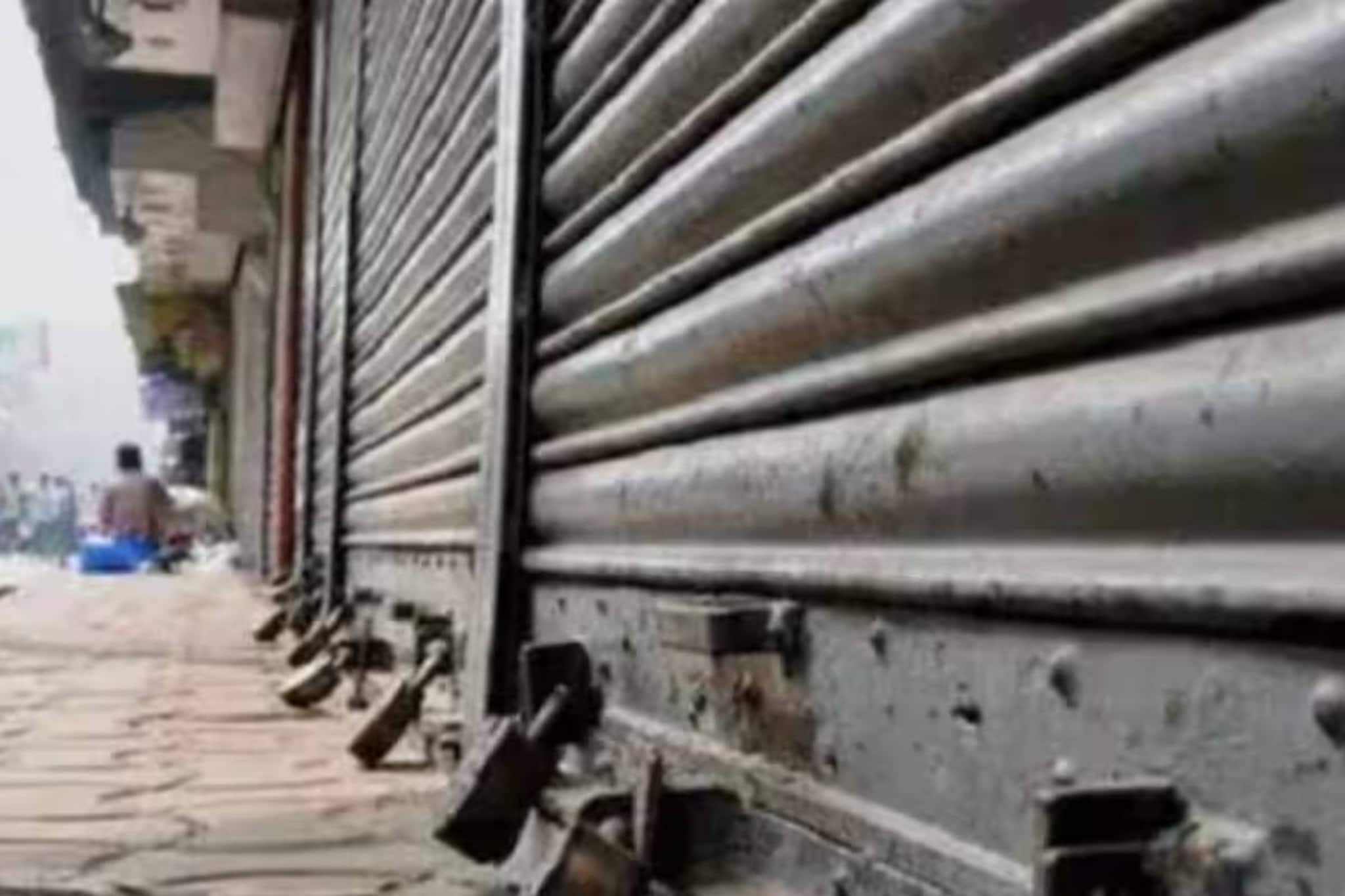 'ഇതൊക്കെ എന്ത് ; ഫ്രാൻസിലൊക്കെ രണ്ടാഴ്ചയിൽ ഒരിക്കൽ പണിമുടക്കാ'; ദേശീയ പണിമുടക്കിൽ കൊച്ചിയിൽ കുടുങ്ങിയ വിദേശികള്‍