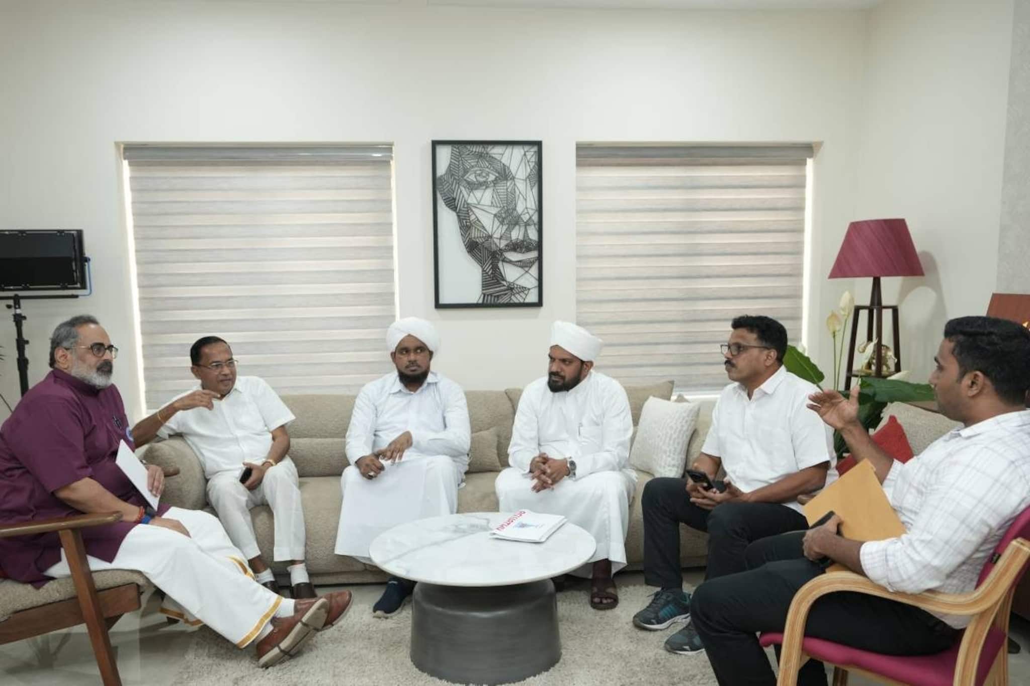 'നരേന്ദ്ര മോദി നൽകുന്ന പിന്തുണ ശ്ലാഘനീയം'; സൂഫി പ്രതിനിധികൾ രാജീവ് ചന്ദ്രശേഖറുമായി കൂടിക്കാഴ്ച നടത്തി 'നരേന്ദ്ര മോദി നൽകുന്ന പിന്തുണ ശ്ലാഘനീയം'; സൂഫി പ്രതിനിധികൾ രാജീവ് ചന്ദ്രശേഖറുമായി കൂടിക്കാഴ്ച നടത്തി