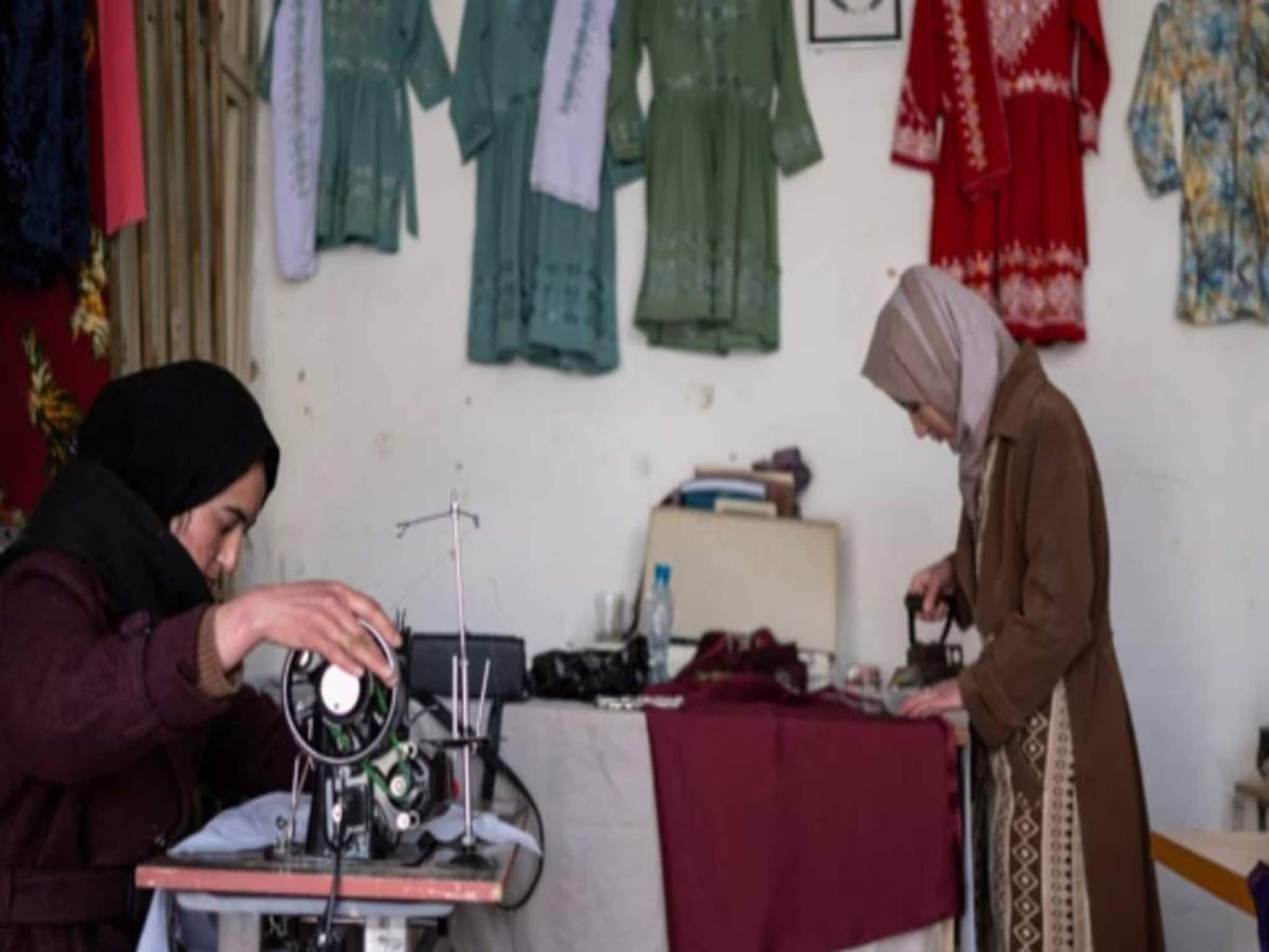 ഭാര്യമാരെ തല്ലാം; എല്ലൊടിഞ്ഞില്ലെങ്കിൽ ശിക്ഷയില്ലെന്ന് താലിബാൻ ഭാര്യമാരെ തല്ലാം; എല്ലൊടിഞ്ഞില്ലെങ്കിൽ ശിക്ഷയില്ലെന്ന് താലിബാൻ