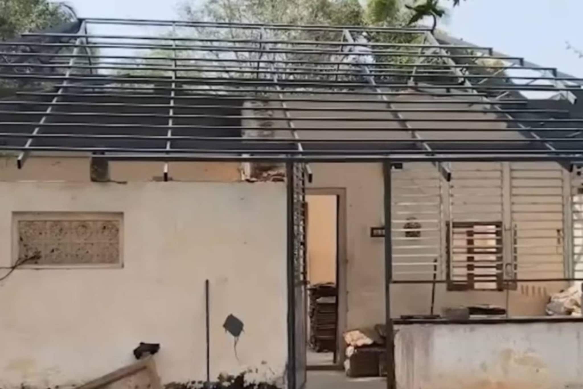 പുതുക്കിപണിയാൻ വീടിന്റെ തറപൊളിച്ചപ്പോൾ സ്ത്രീയുടെ അസ്ഥികൂടം; വീട്ടിൽ ഇതുവരെ വാടകയ്ക്ക് താമസിച്ചത് ആറു കുടുംബങ്ങൾ പുതുക്കിപണിയാൻ വീടിന്റെ തറപൊളിച്ചപ്പോൾ സ്ത്രീയുടെ അസ്ഥികൂടം; വീട്ടിൽ ഇതുവരെ വാടകയ്ക്ക് താമസിച്ചത് ആറു കുടുംബങ്ങൾ