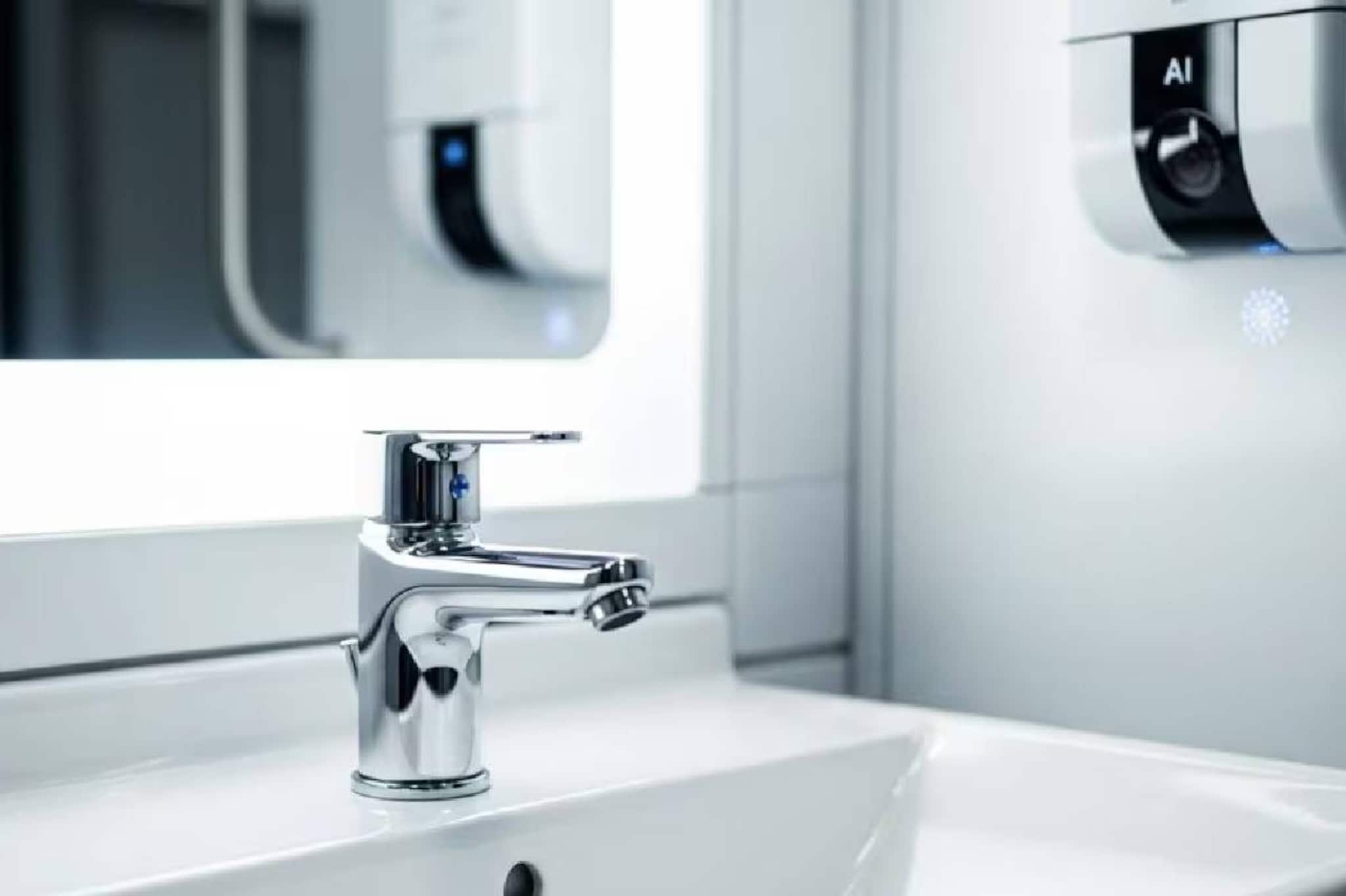 റെയിൽവേയുടെ പുതിയ പദ്ധതി: ട്രെയിൻ ടോയ്ലറ്റുകൾ നിരീക്ഷിക്കാൻ എഐ ; ശുചിത്വം പാലിച്ചില്ലെങ്കിൽ ജീവനക്കാർക്ക് പിഴ റെയിൽവേയുടെ പുതിയ പദ്ധതി: ട്രെയിൻ ടോയ്ലറ്റുകൾ നിരീക്ഷിക്കാൻ എഐ ; ശുചിത്വം പാലിച്ചില്ലെങ്കിൽ ജീവനക്കാർക്ക് പിഴ