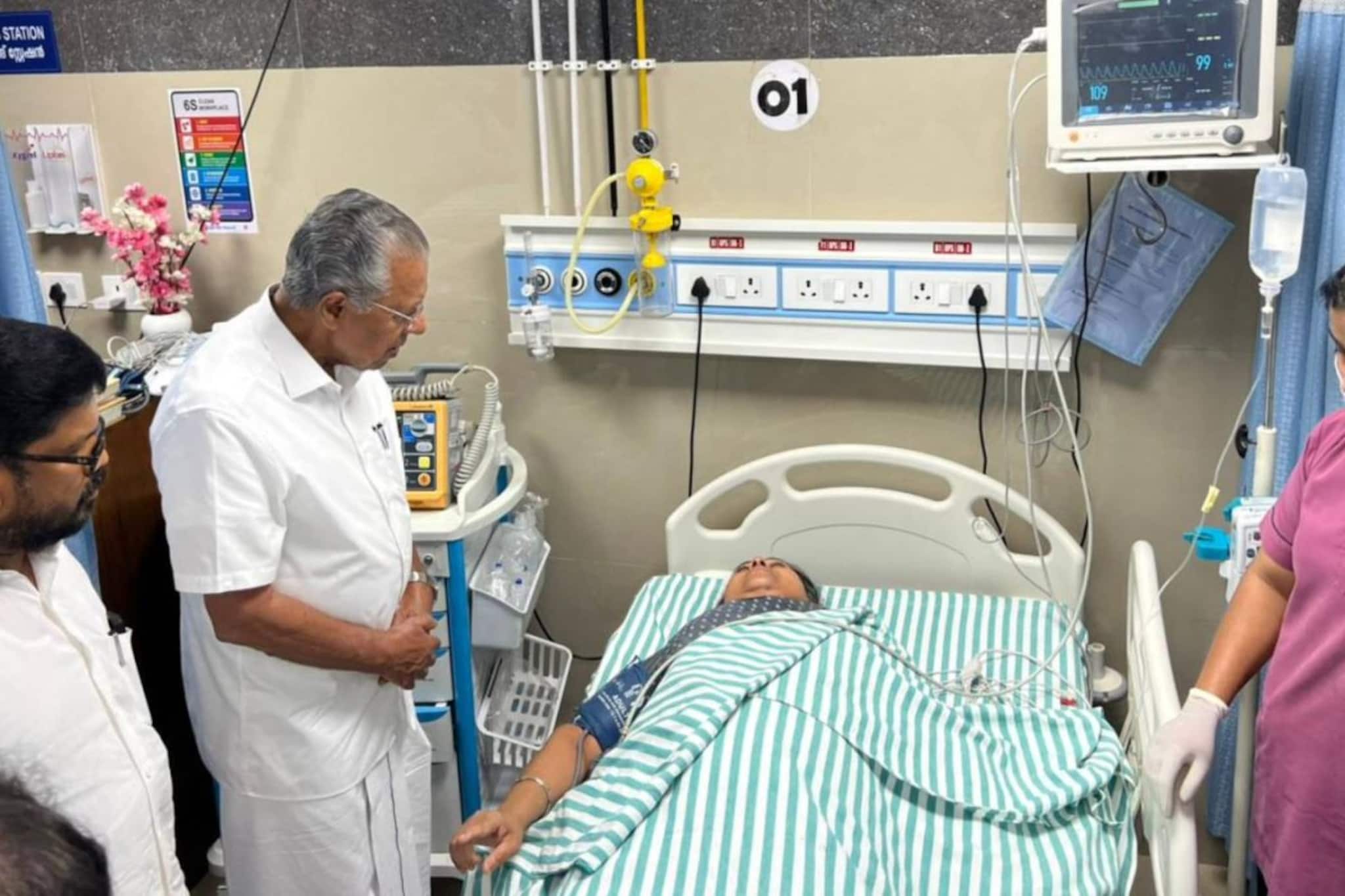 മന്ത്രി വീണാ ജോർജിനെ മുഖ്യമന്ത്രി പിണറായി വിജയൻ ആശുപത്രിയിലെത്തി കണ്ടു മന്ത്രി വീണാ ജോർജിനെ മുഖ്യമന്ത്രി പിണറായി വിജയൻ ആശുപത്രിയിലെത്തി കണ്ടു