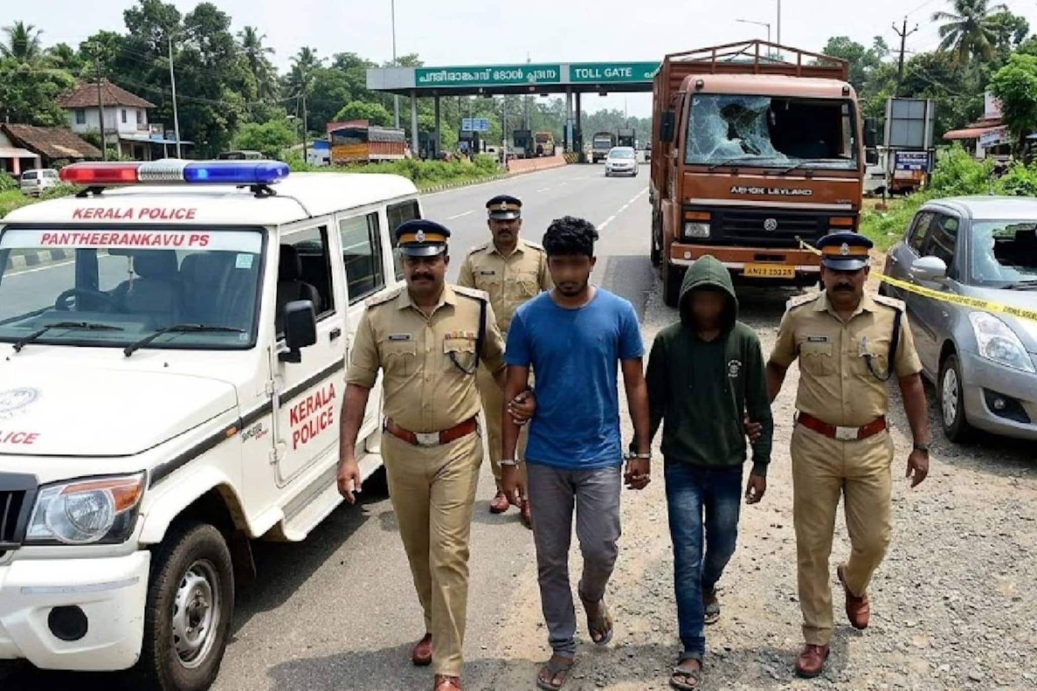 കോഴിക്കോട് ഹൈവേയിൽ വാഹനങ്ങൾക്ക് കല്ലെറിഞ്ഞശേഷം വീട്ടിൽ കിടന്നുറങ്ങിയ യുവാവും 17 കാരനും പിടിയിൽ