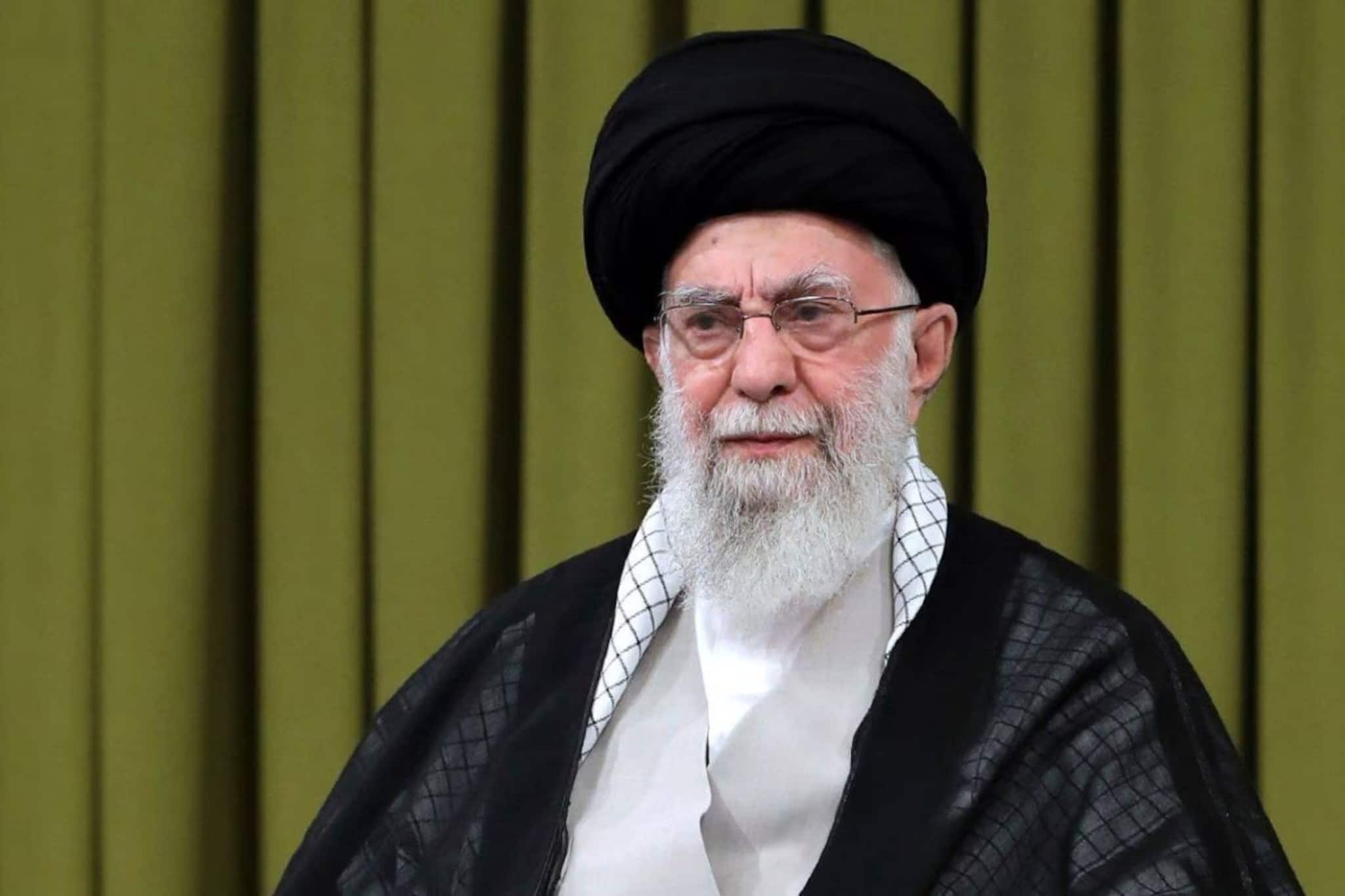 ആയത്തൊള്ള അലി ഖമനയി? മൂന്ന് പതിറ്റാണ്ടിലേറെ ഇറാനെ നയിച്ച പരമാധികാരി ആയത്തൊള്ള അലി ഖമനയി? മൂന്ന് പതിറ്റാണ്ടിലേറെ ഇറാനെ നയിച്ച പരമാധികാരി