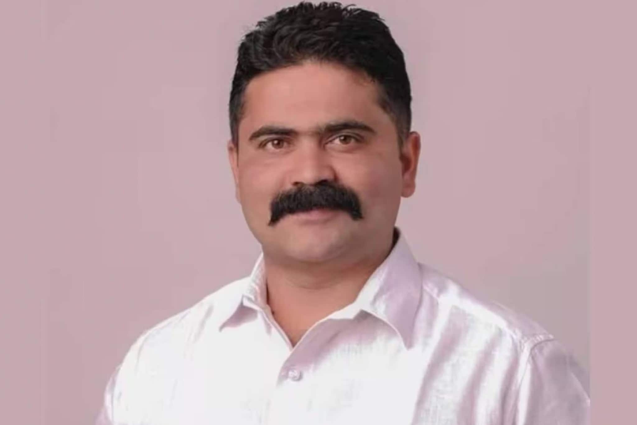 ലൈംഗിക പീഡനക്കേസിലെ പ്രതി പാലക്കാട് നഗരസഭാ കൗൺസിലർ പ്രശോഭ് സി വത്സനെ കോൺഗ്രസ് പുറത്താക്കി