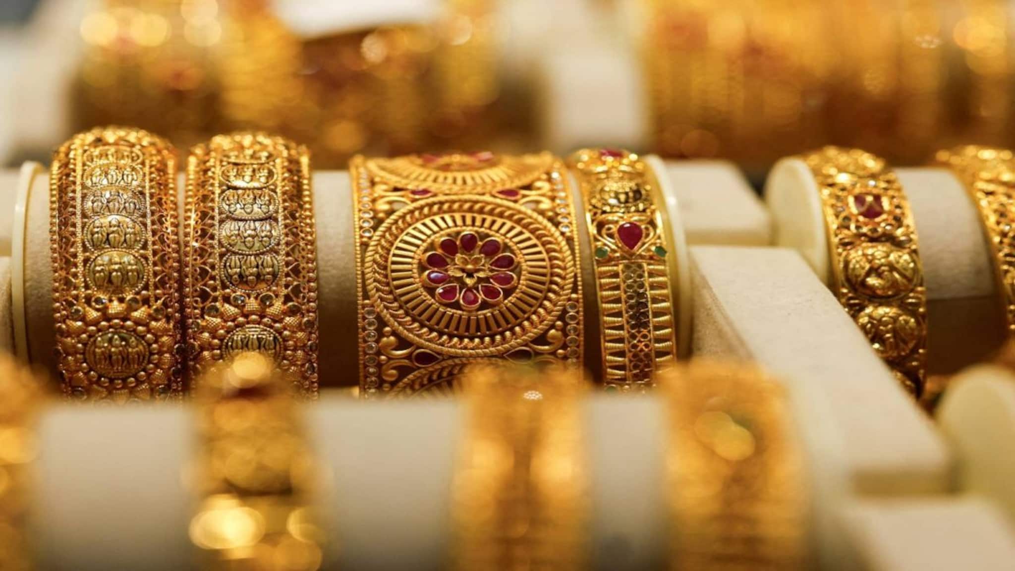 Gold Rate: കുതിപ്പിന് പിന്നാലെ വീണ്ടും ഇറങ്ങി സ്വർണം; വിലയിൽ ഇന്ന് ഇടിവ്; നിരക്ക് അറിയാം