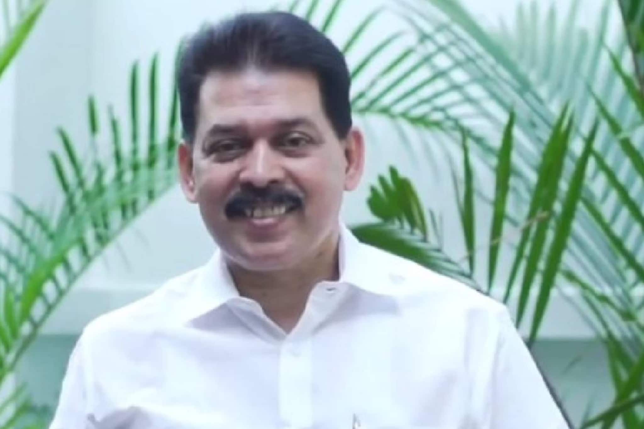 സിപിഎം അവഗണനയിൽ പ്രതിഷേധിച്ച് മുൻ എംഎൽഎ കാരാട്ട് റസാഖ് വീണ്ടും മുസ്‌ലീം ലീഗ് അംഗത്വം സ്വീകരിച്ചു