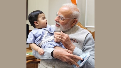 മോദിക്കൊപ്പം ഓമി മോദിക്കൊപ്പം ഓമി