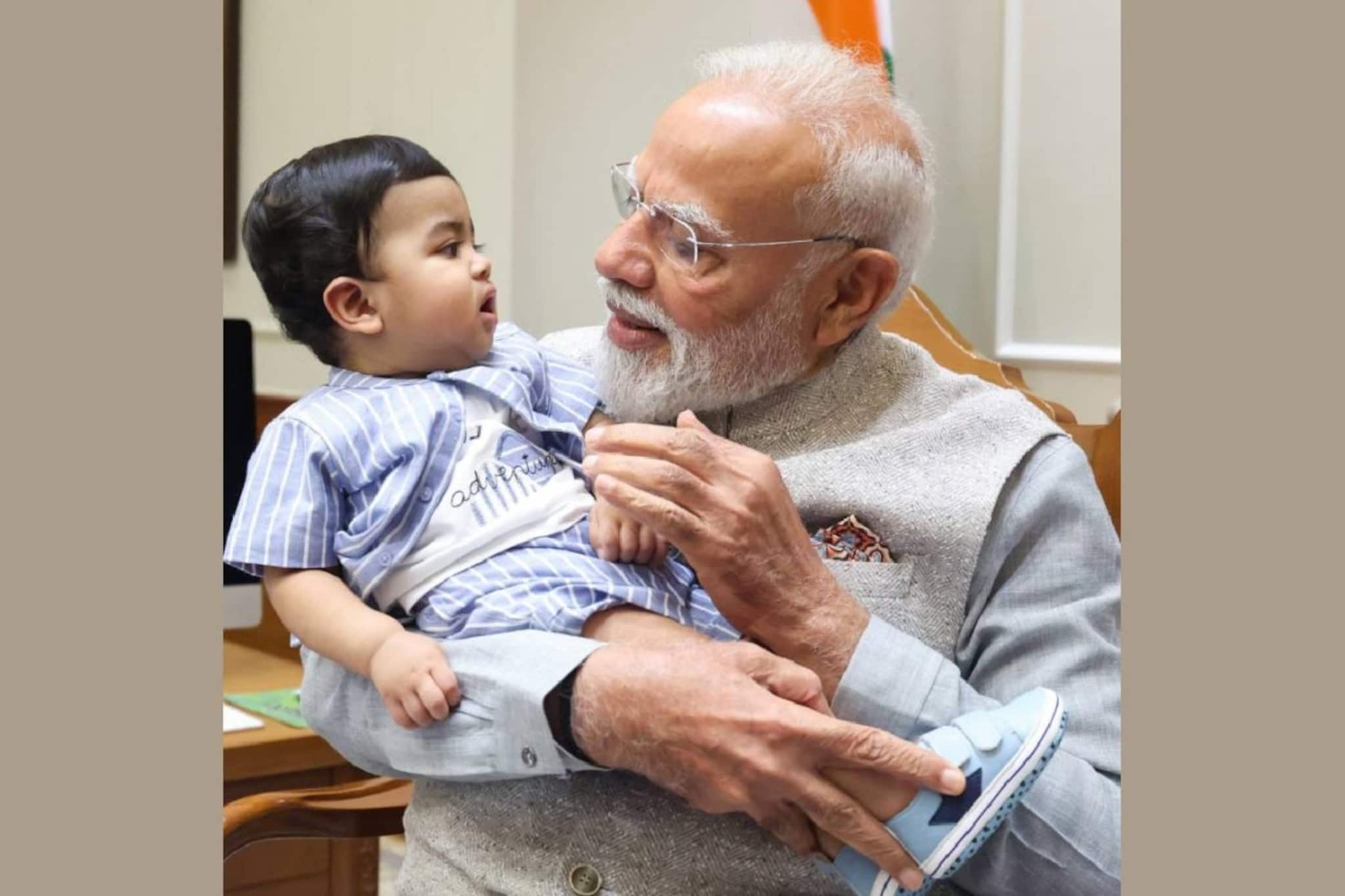 പ്രധാനമന്ത്രിയുടെ 'യങ് ഫ്രണ്ട്'; ലോക് കല്യാൺ മാർഗിൽ സന്ദർശകനായ ഓമിയുടെ ചിത്രവുമായി മോദി പ്രധാനമന്ത്രിയുടെ 'യങ് ഫ്രണ്ട്'; ലോക് കല്യാൺ മാർഗിൽ സന്ദർശകനായ ഓമിയുടെ ചിത്രവുമായി മോദി