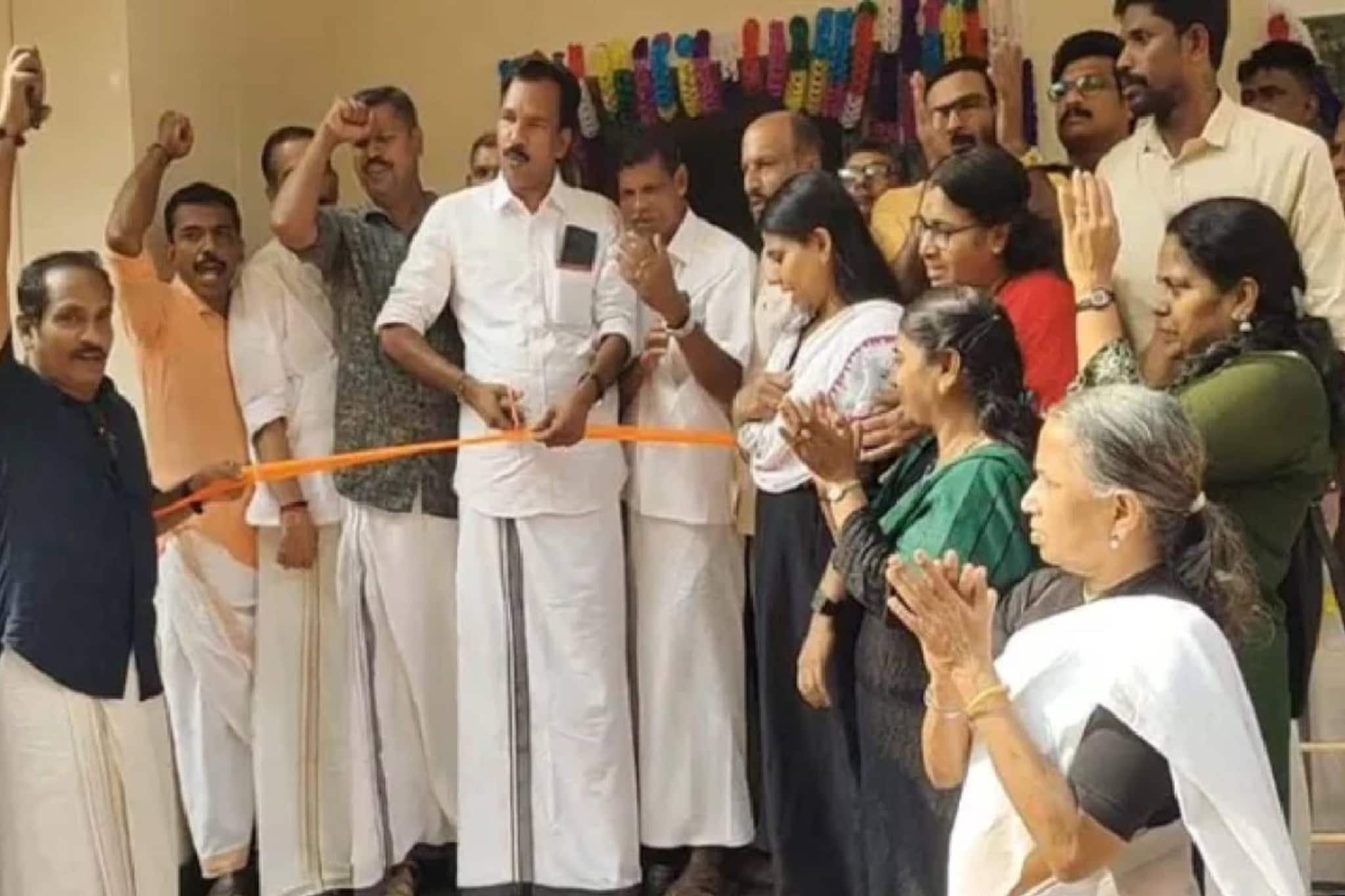 'സമാന്തര ഉ​ദ്ഘാടനയുദ്ധം'; ആരോഗ്യമന്ത്രി നിർവഹിക്കേണ്ടിയിരുന്ന ഉദ്ഘാടനം BJP പ്രവർത്തകർ നടത്തി
