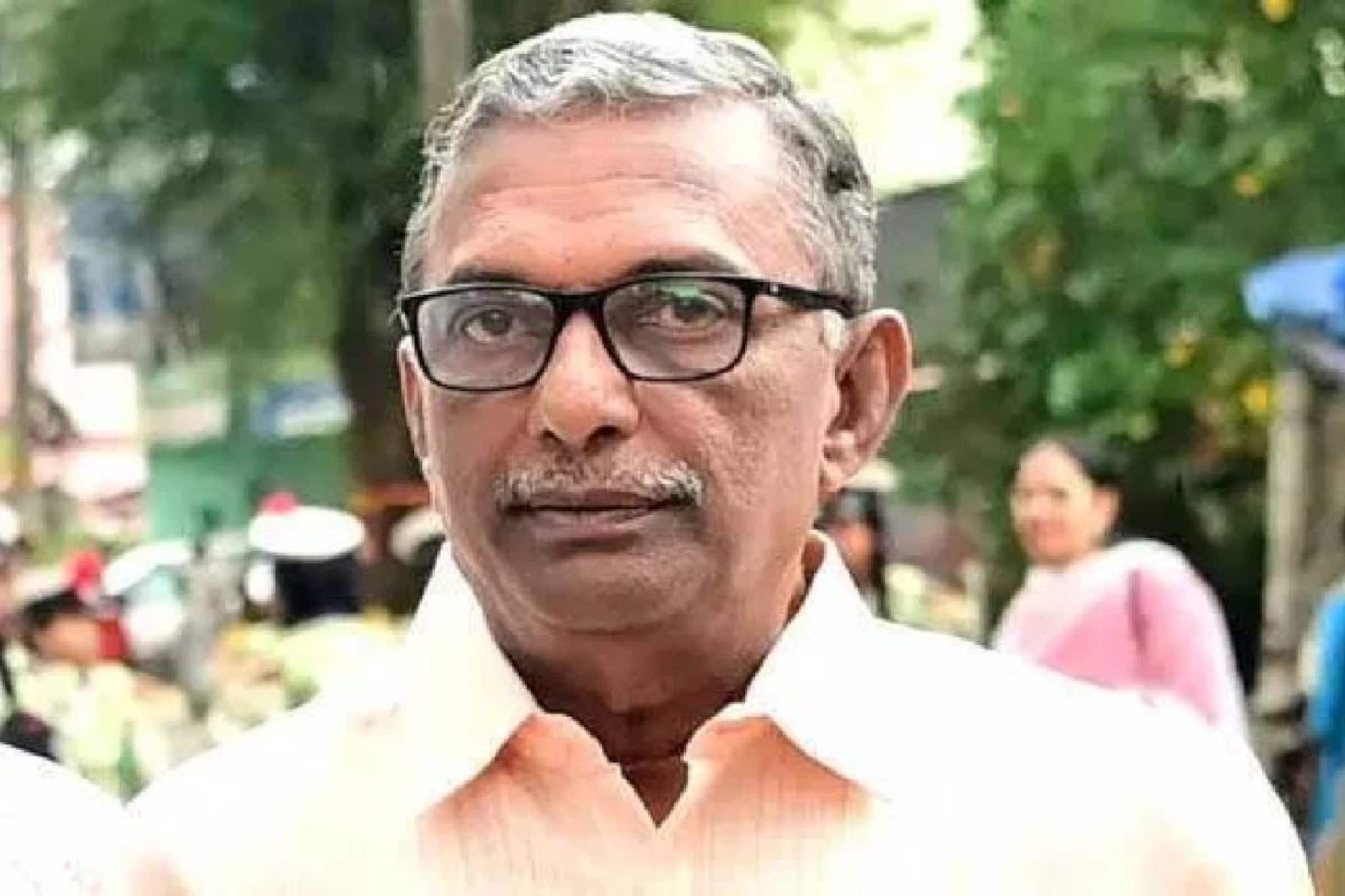 സിപിഎം പത്തനംതിട്ട ജില്ലാ കമ്മിറ്റി വാട്സാപ് ഗ്രൂപ്പിൽ നിന്നും പത്മകുമാറിനെ നീക്കി