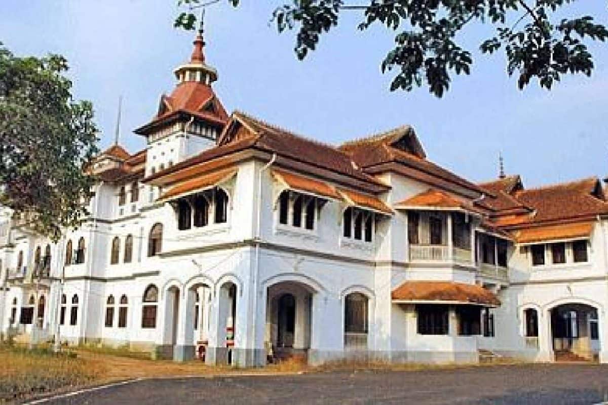 കവടിയാർ കൊട്ടാരത്തിൽ വൻ കവർച്ച; രണ്ട് കോടിയുടെ ആഭരണങ്ങൾ മോഷണം പോയതായി പരാതി