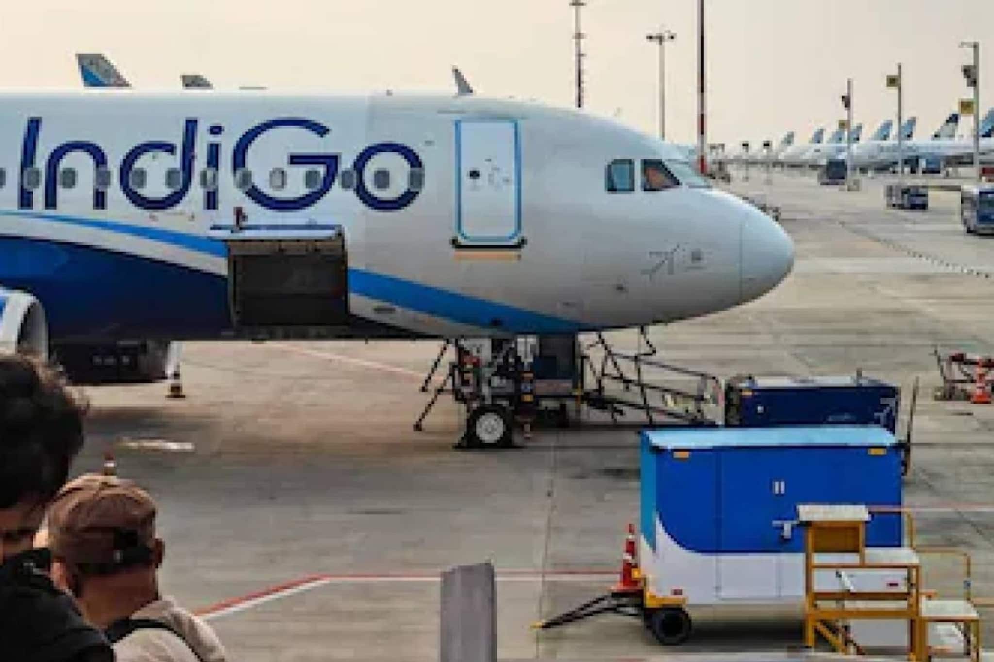 എൻജിൻ തകരാർ; ഡൽഹി വിമാനത്താവളത്തിൽ അടിയന്തര ലാൻഡിംഗ് നടത്തി ഇൻഡിഗോ വിമാനം എൻജിൻ തകരാർ; ഡൽഹി വിമാനത്താവളത്തിൽ അടിയന്തര ലാൻഡിംഗ് നടത്തി ഇൻഡിഗോ വിമാനം