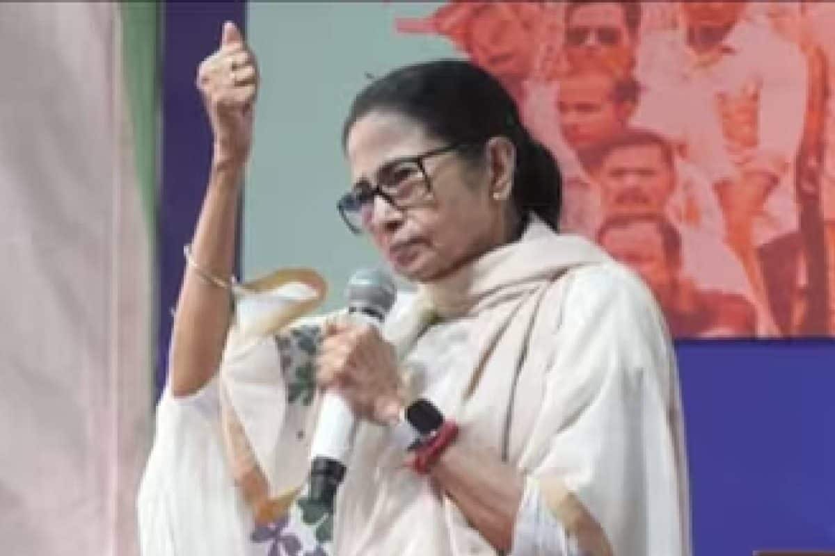 'ബിജെപി അധികാരത്തിൽ വന്നാൽ ബംഗാളികളെ മീൻ കഴിക്കാൻ അവർ അനുവദിക്കില്ല'; മമത ബാനർജി
