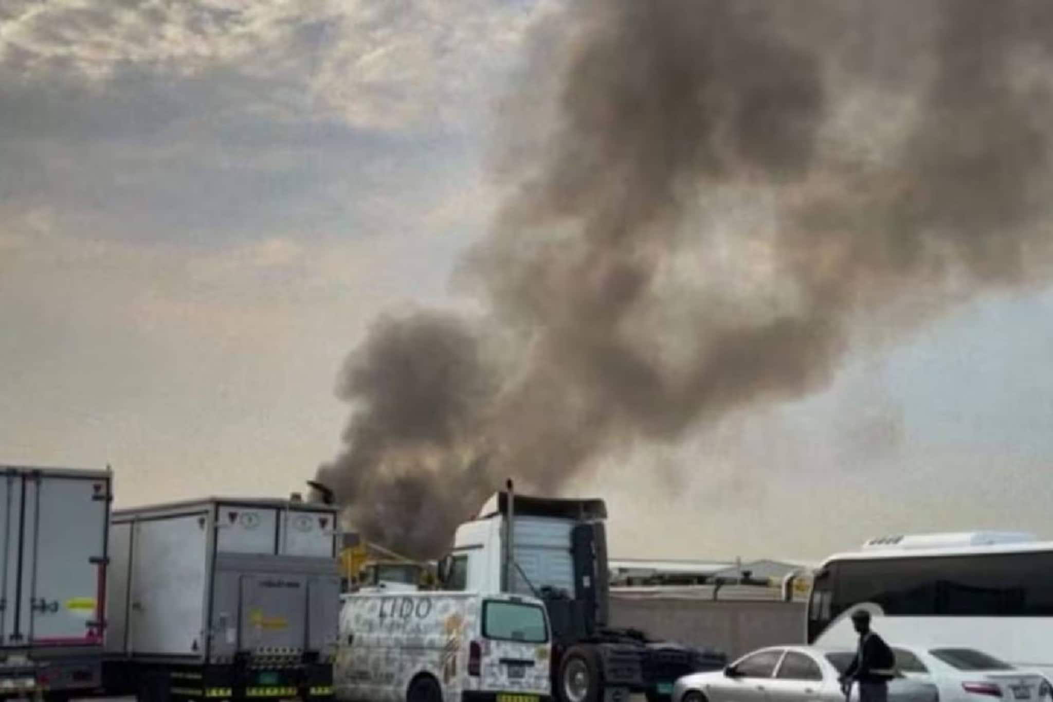 അബുദാബിയിൽ മിസൈൽ അവശിഷ്ടങ്ങളിൽ തീപിടിച്ച് 6 പേർക്ക് പരിക്ക്;കുവൈറ്റ് വിമാനത്താവളത്തിൽ ഡ്രോൺ ആക്രമണം അബുദാബിയിൽ മിസൈൽ അവശിഷ്ടങ്ങളിൽ തീപിടിച്ച് 6 പേർക്ക് പരിക്ക്;കുവൈറ്റ് വിമാനത്താവളത്തിൽ ഡ്രോൺ ആക്രമണം