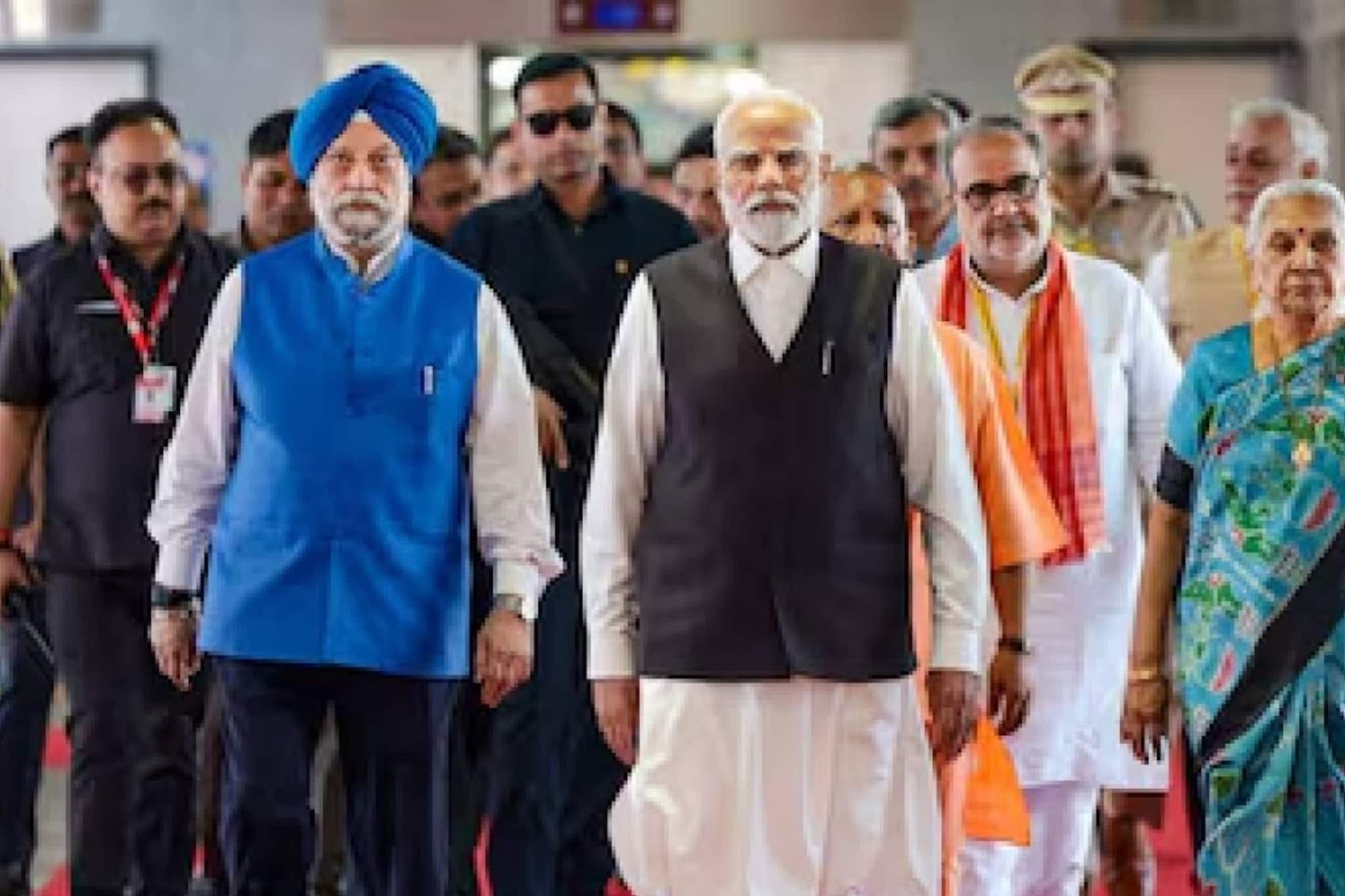 പശ്ചിമേഷ്യൻ യുദ്ധം: രാജ്യത്തെ പാചകവാതക ലഭ്യത പ്രധാനമന്ത്രി വിലയിരുത്തി; മന്ത്രിമാരായ ജയശങ്കറും ഹർദീപ് സിംഗ് പുരിയും