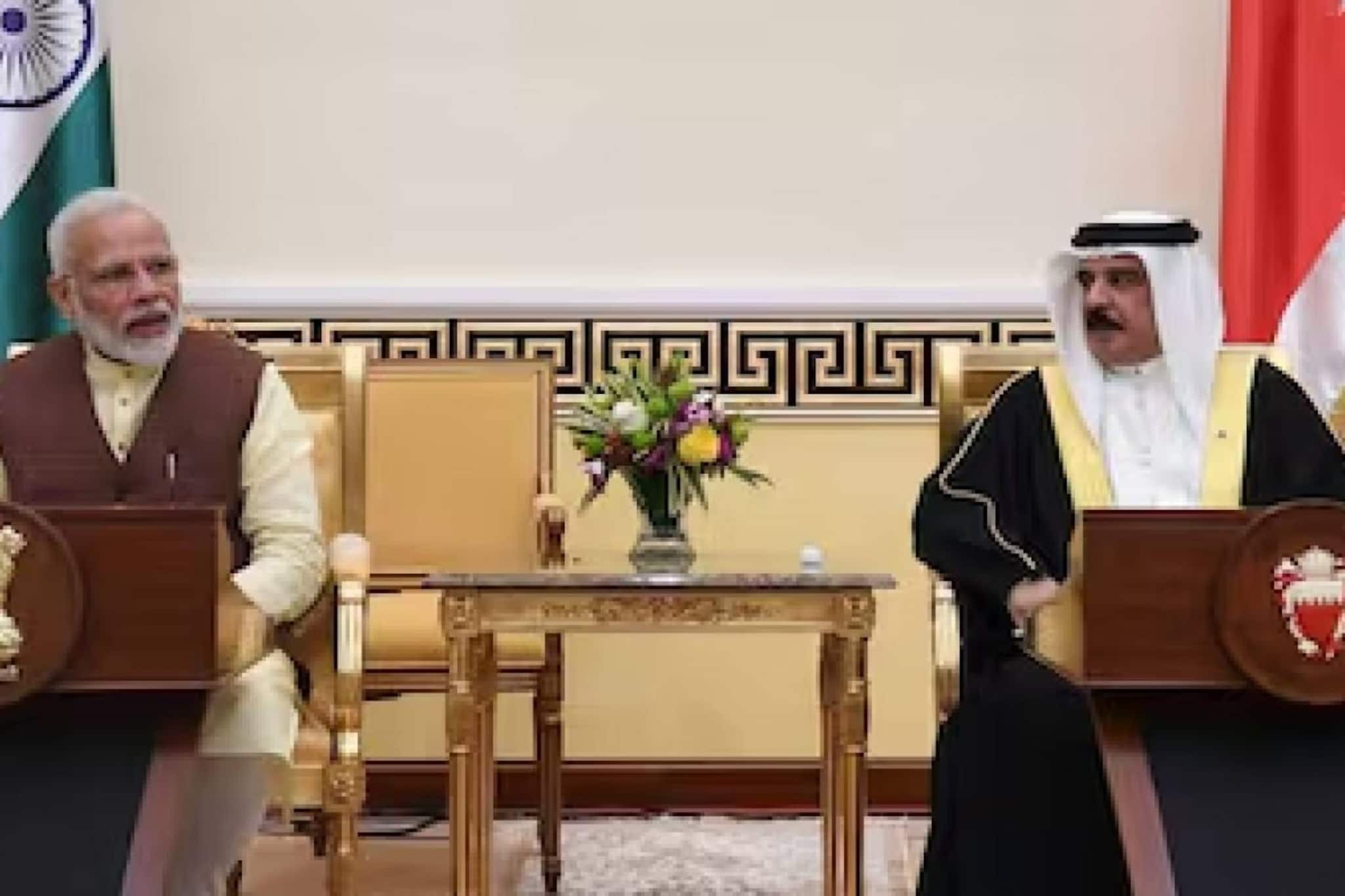 ബഹ്റൈൻ രാജാവുമായി പ്രധാനമന്ത്രി നരേന്ദ്ര മോദി ചർച്ച നടത്തി; ആക്രമണങ്ങളെ അപലപിച്ചു ബഹ്റൈൻ രാജാവുമായി പ്രധാനമന്ത്രി നരേന്ദ്ര മോദി ചർച്ച നടത്തി; ആക്രമണങ്ങളെ അപലപിച്ചു