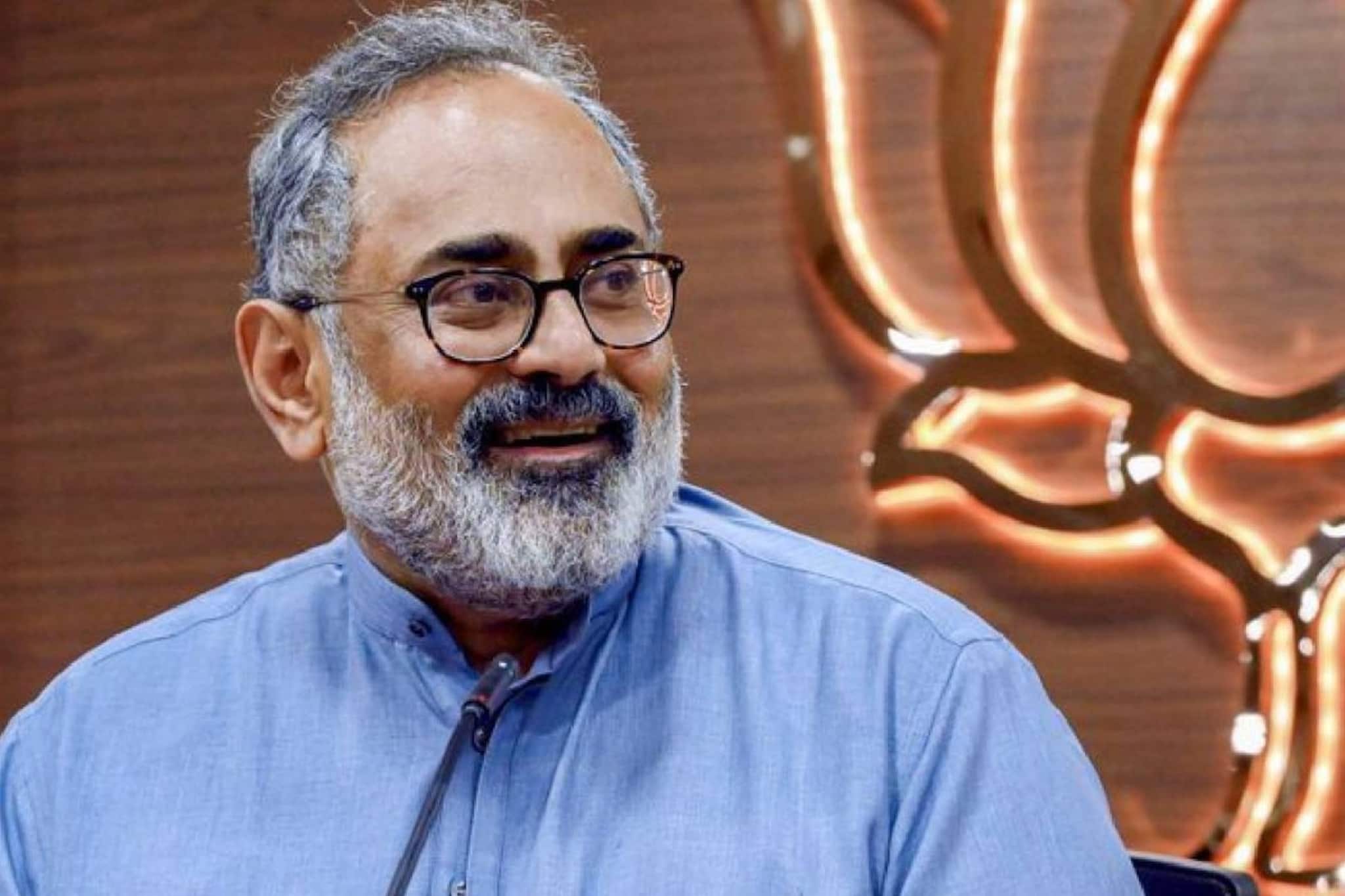 രാജീവ് ചന്ദ്രശേഖറിന്റെ പത്രിക സ്വീകരിച്ചു