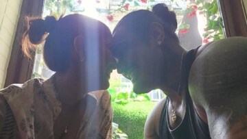 മൂന്നാറിലെ റിസോർട്ടിൽ ഒരു രാത്രിയിലെ പരിചയം; ഭർത്താവിനെ കണ്ടെത്തിയതിനെ കുറിച്ച് വരലക്ഷ്മി ശരത്കുമാർ