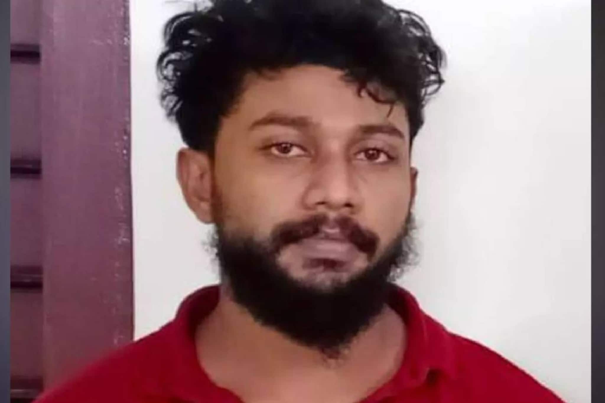 കുപ്രസിദ്ധ ഗുണ്ടാനേതാവ് അലുവ അതുലിനെ പട്ടാപ്പകൽ വെട്ടിക്കൊന്നു കുപ്രസിദ്ധ ഗുണ്ടാനേതാവ് അലുവ അതുലിനെ പട്ടാപ്പകൽ വെട്ടിക്കൊന്നു