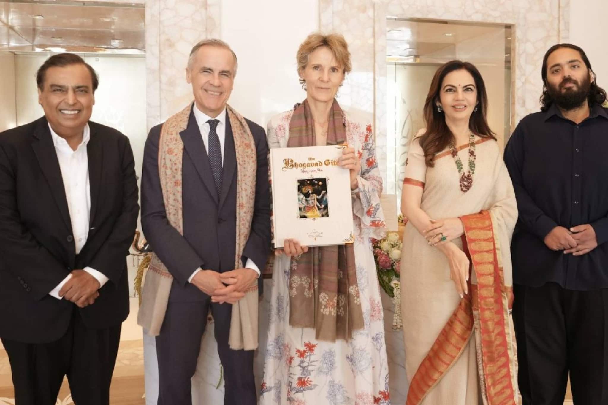 കാനേഡിയൻ പ്രധാനമന്ത്രി മാർക്ക് കാർണിക്കും ഭാര്യയ്ക്കും ആതിഥേയരായി മുകേഷ് അംബാനിയും നിത അംബാനിയും