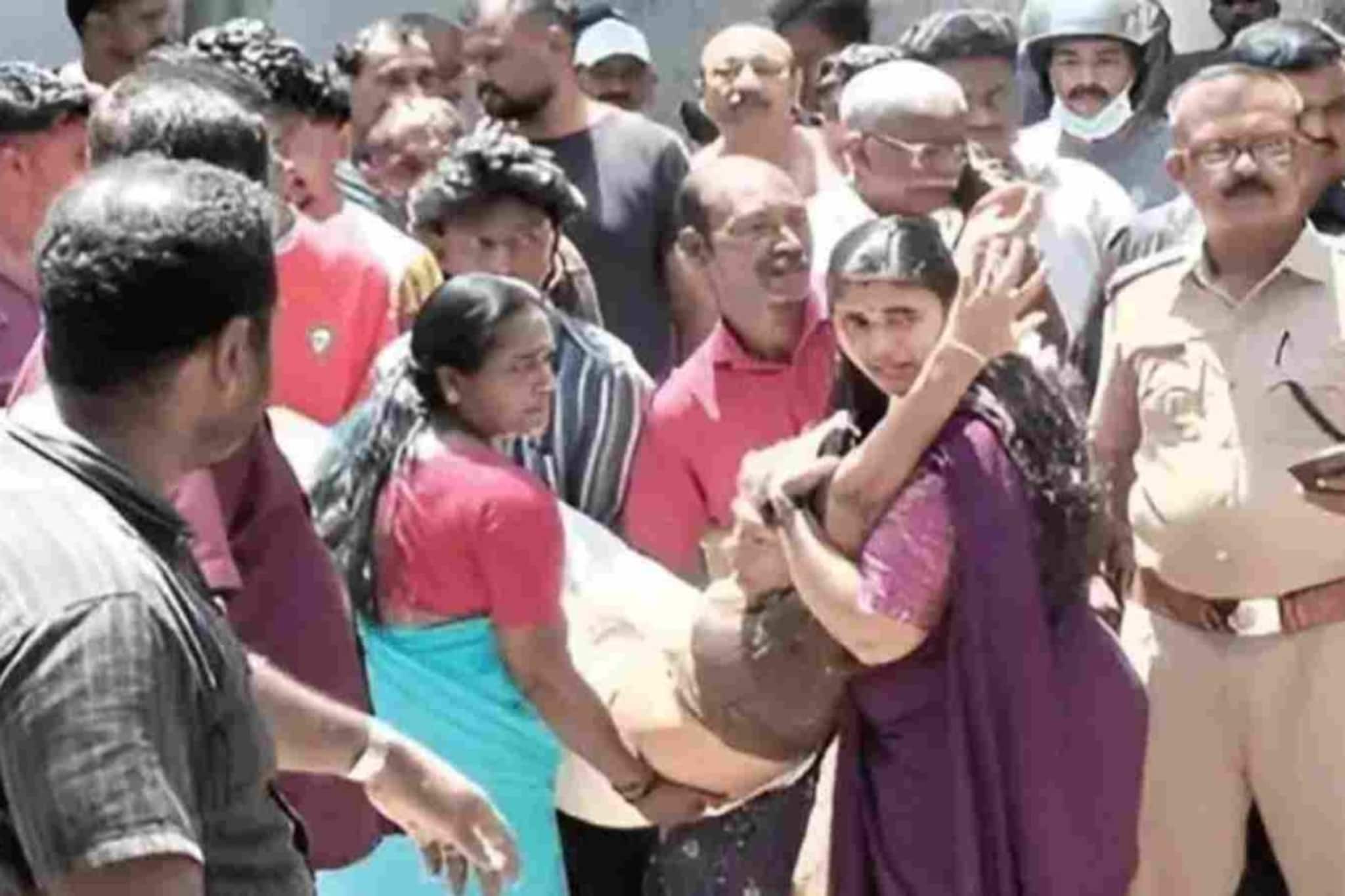 പത്തുലക്ഷം ഓട്ടോ ഡ്രൈവർ തട്ടിയെടുത്തെന്ന് റോഡിൽ ബഹളംവച്ച് 60കാരി; കള്ളം പൊളിച്ച് പോലീസ് പത്തുലക്ഷം ഓട്ടോ ഡ്രൈവർ തട്ടിയെടുത്തെന്ന് റോഡിൽ ബഹളംവച്ച് 60കാരി; കള്ളം പൊളിച്ച് പോലീസ്