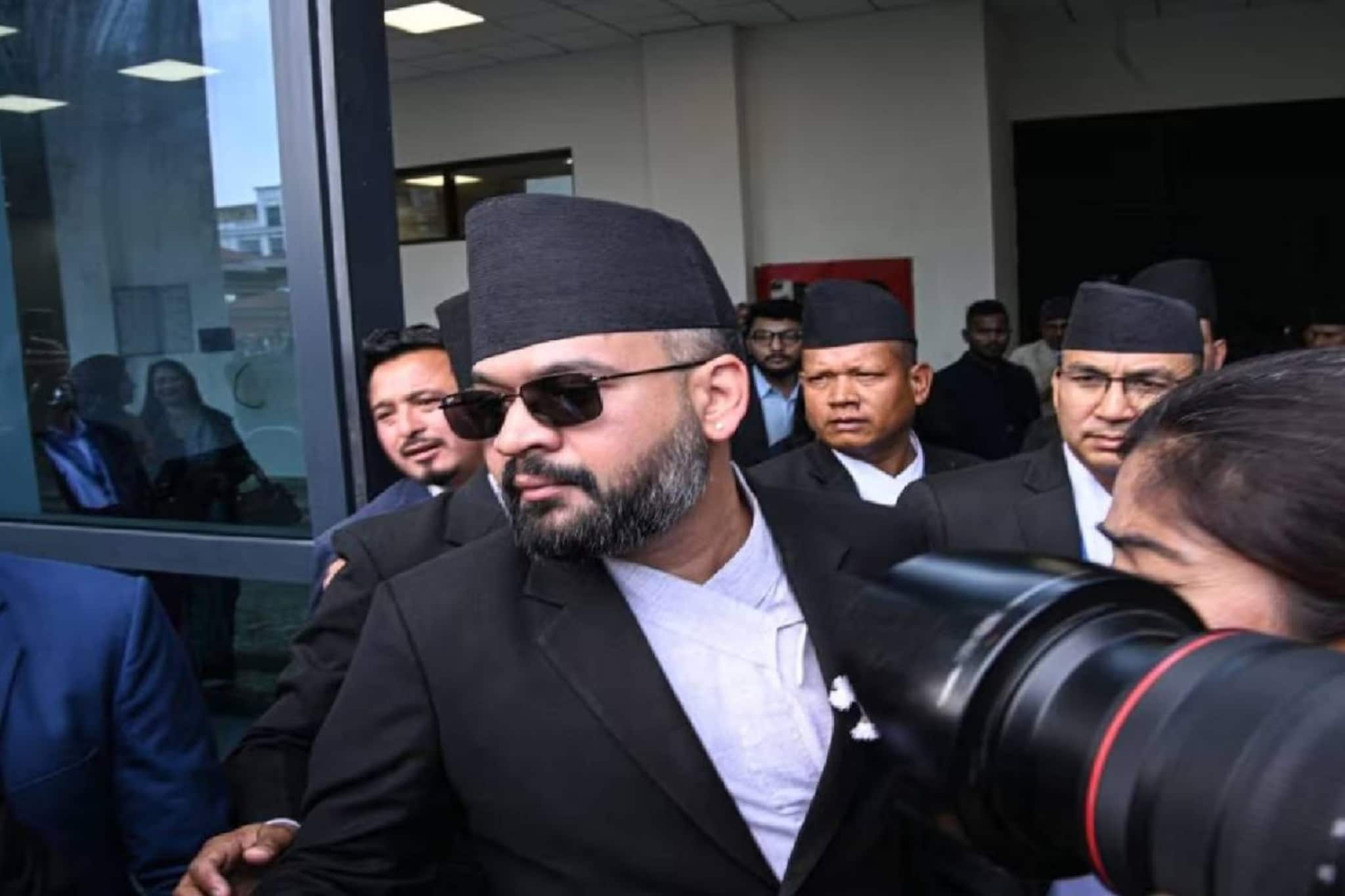 റാപ്പർ ബാലെൻ ഷാ നേപ്പാളിന്റെ ഏറ്റവും പ്രായം കുറഞ്ഞ പ്രധാനമന്ത്രിയായി സത്യപ്രതിജ്ഞ ചെയ്ത് അധികാരമേറ്റു റാപ്പർ ബാലെൻ ഷാ നേപ്പാളിന്റെ ഏറ്റവും പ്രായം കുറഞ്ഞ പ്രധാനമന്ത്രിയായി സത്യപ്രതിജ്ഞ ചെയ്ത് അധികാരമേറ്റു