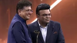 കേന്ദ്രമന്ത്രി പീയൂഷ് ഗോയിൽ നിന്ന് ജയ് ഷാ മികച്ച കായിക സംഭാവനയ്ക്കുള്ള അവാർഡ് ഏറ്റുവാങ്ങുന്നു 