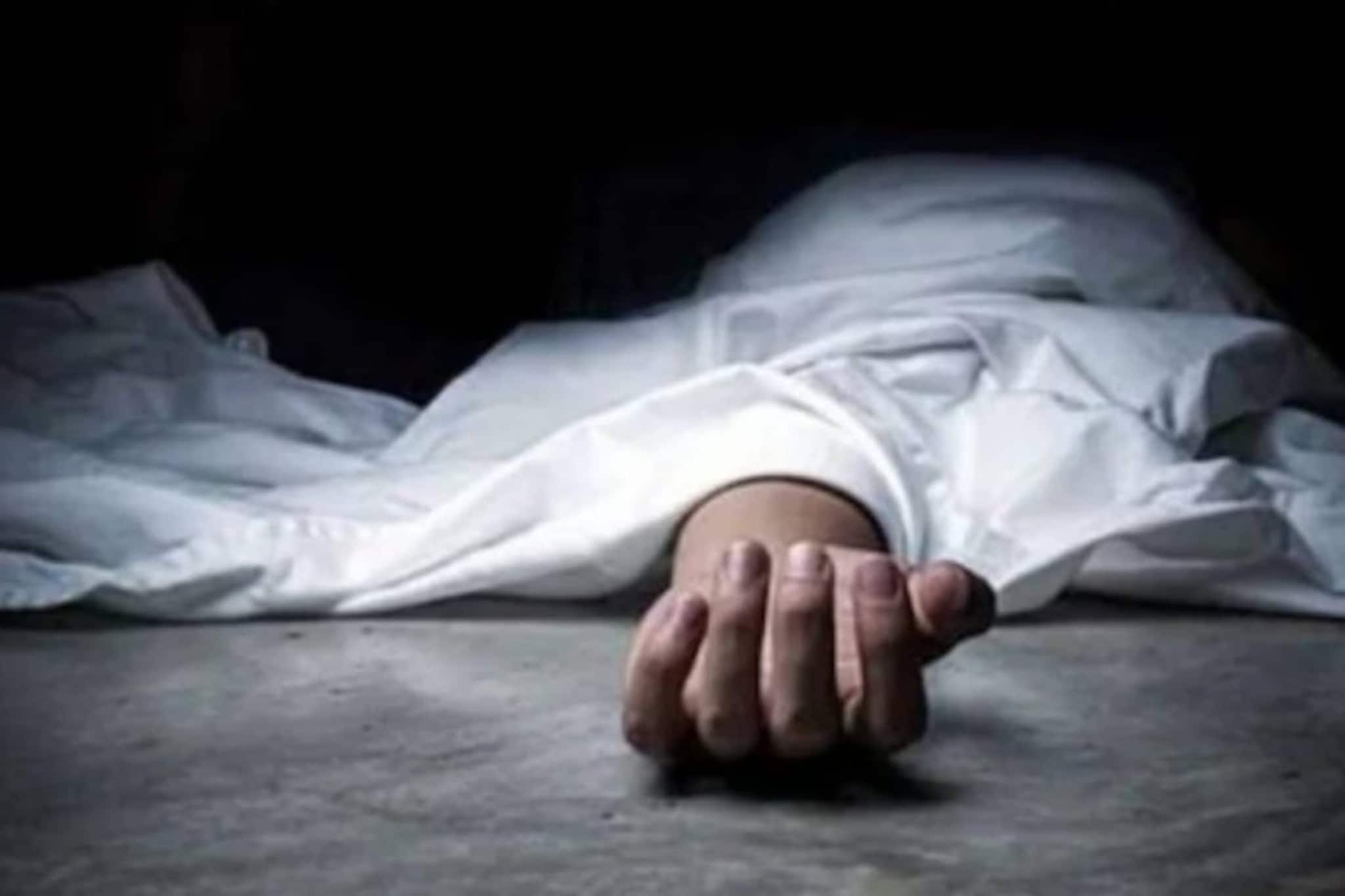 തിരുവനന്തപുരം നഗരൂരിൽ അച്ഛനും മകനും തോട്ടത്തില് മരിച്ച നിലയിൽ തിരുവനന്തപുരം നഗരൂരിൽ അച്ഛനും മകനും തോട്ടത്തില് മരിച്ച നിലയിൽ