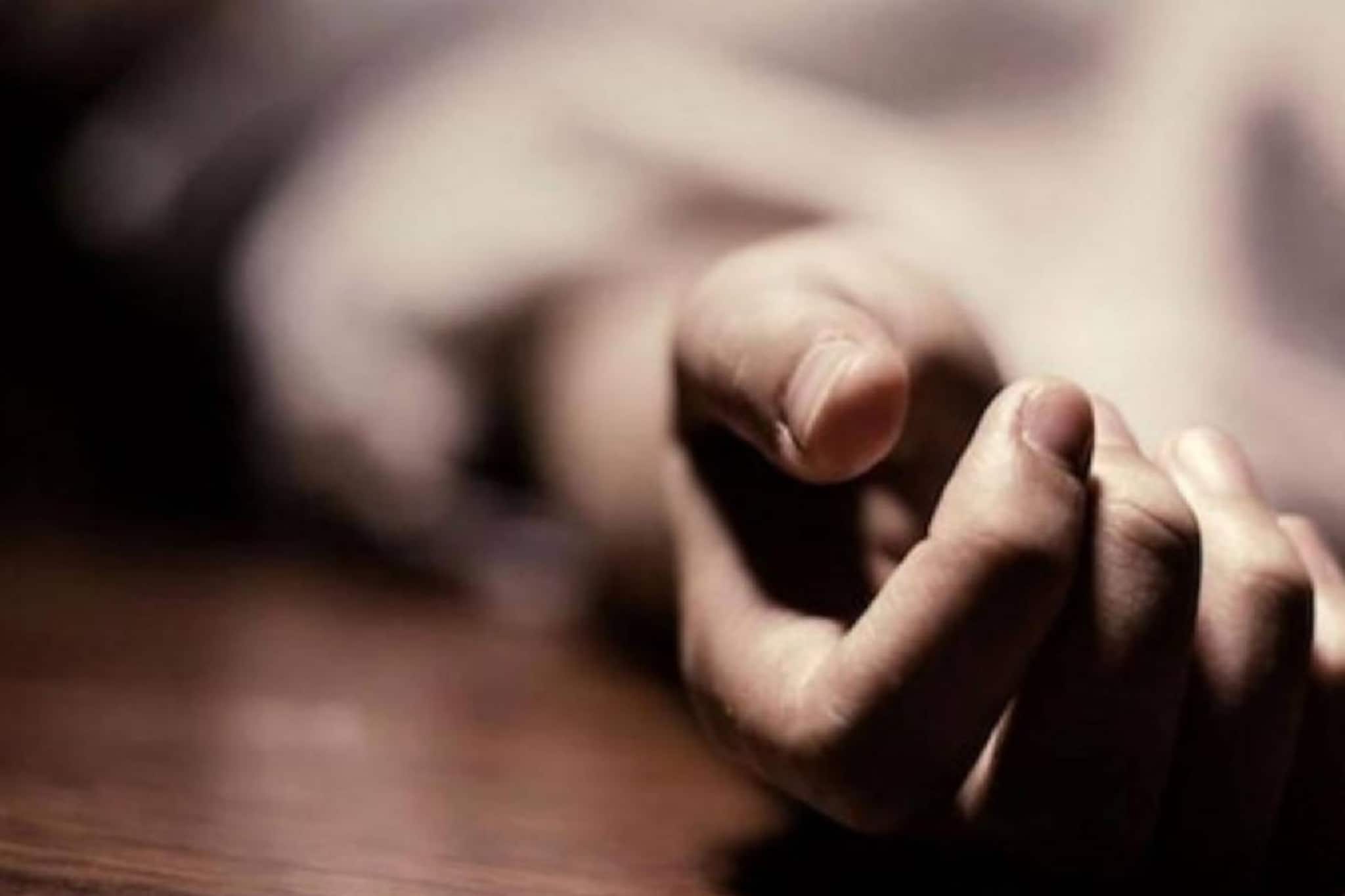 കാസർഗോഡ് വീട്ടുകാർ മൊബൈൽ ഫോൺ ഡിസ്പ്ലേ നന്നാക്കി നൽകാത്തതിന് 17കാരി എലിവിഷം കഴിച്ച് ജീവനൊടുക്കി