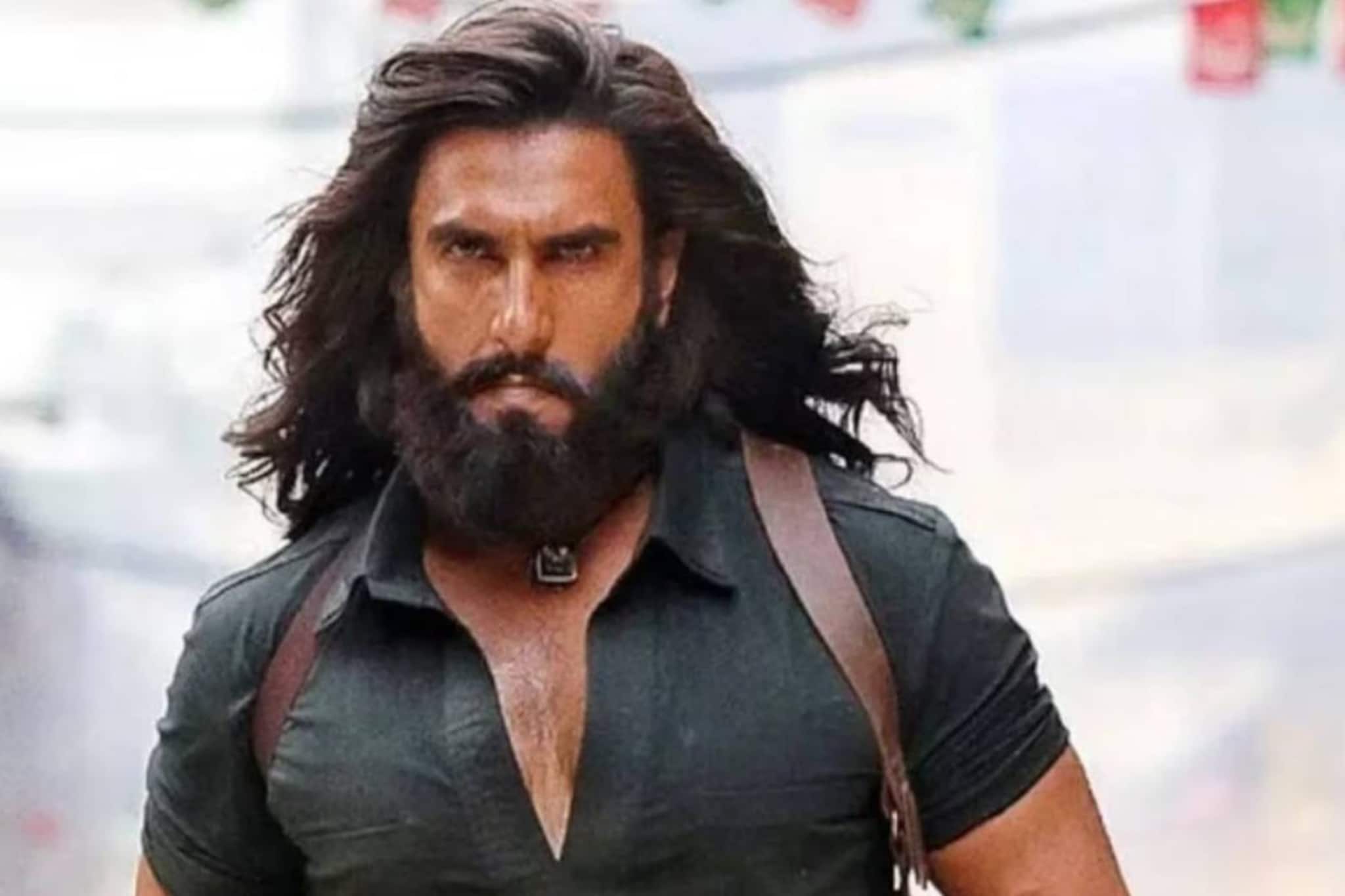 ധുരന്ധർ-2 ന്റെ വ്യാജപതിപ്പ് പാകിസ്താനിൽ പ്രചരിക്കുന്നു, ചിത്രം ടിവിയിൽ കണ്ട് മാദ്ധ്യമപ്രവർത്തകൻ‌