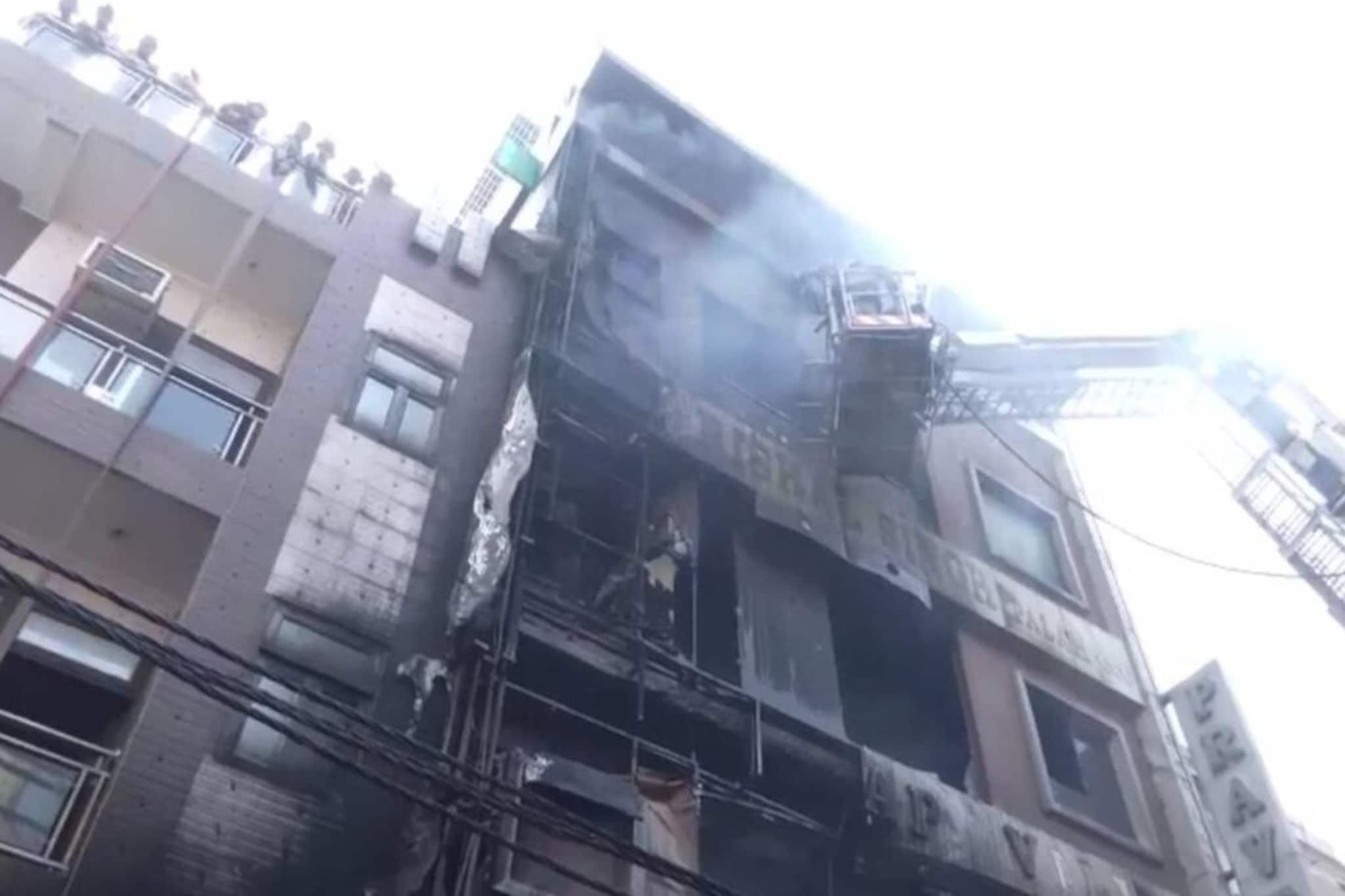 ‌ഡൽഹിയിലെ പാലം റെസിഡൻഷ്യൽ മേഖലയിൽ വൻ തീപിടിത്തം; 6 പേർക്ക് ദാരുണാന്ത്യം