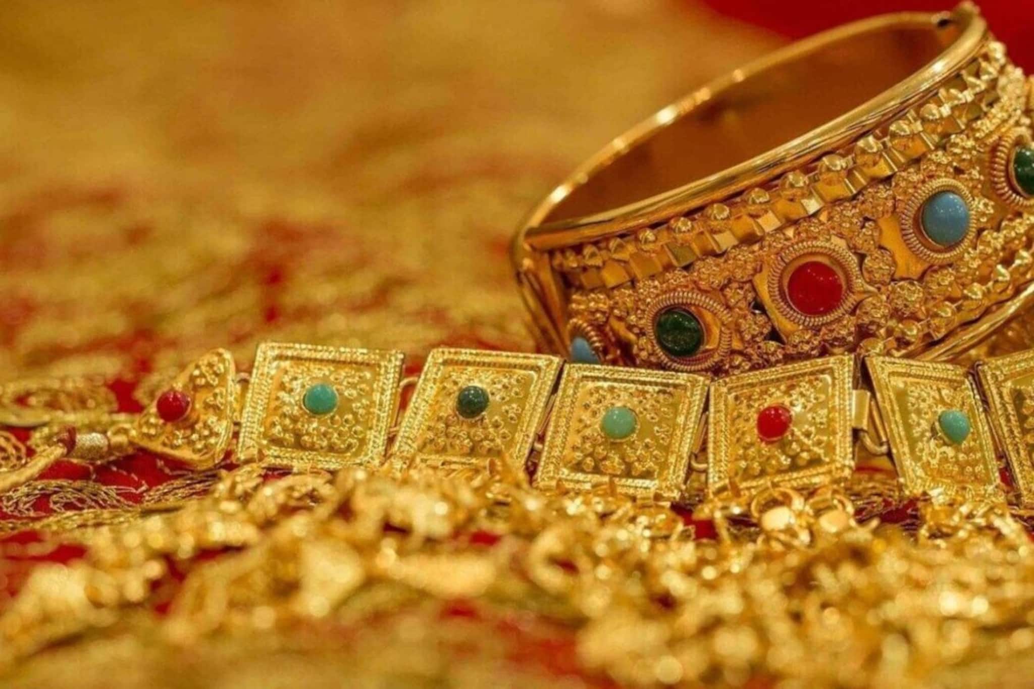 GOLD PRICE : സ്വർണവില വീണ്ടും കുതിക്കുന്നു, ഒറ്റയടിക്ക് വർദ്ധിച്ചത് 2,760 രൂപ