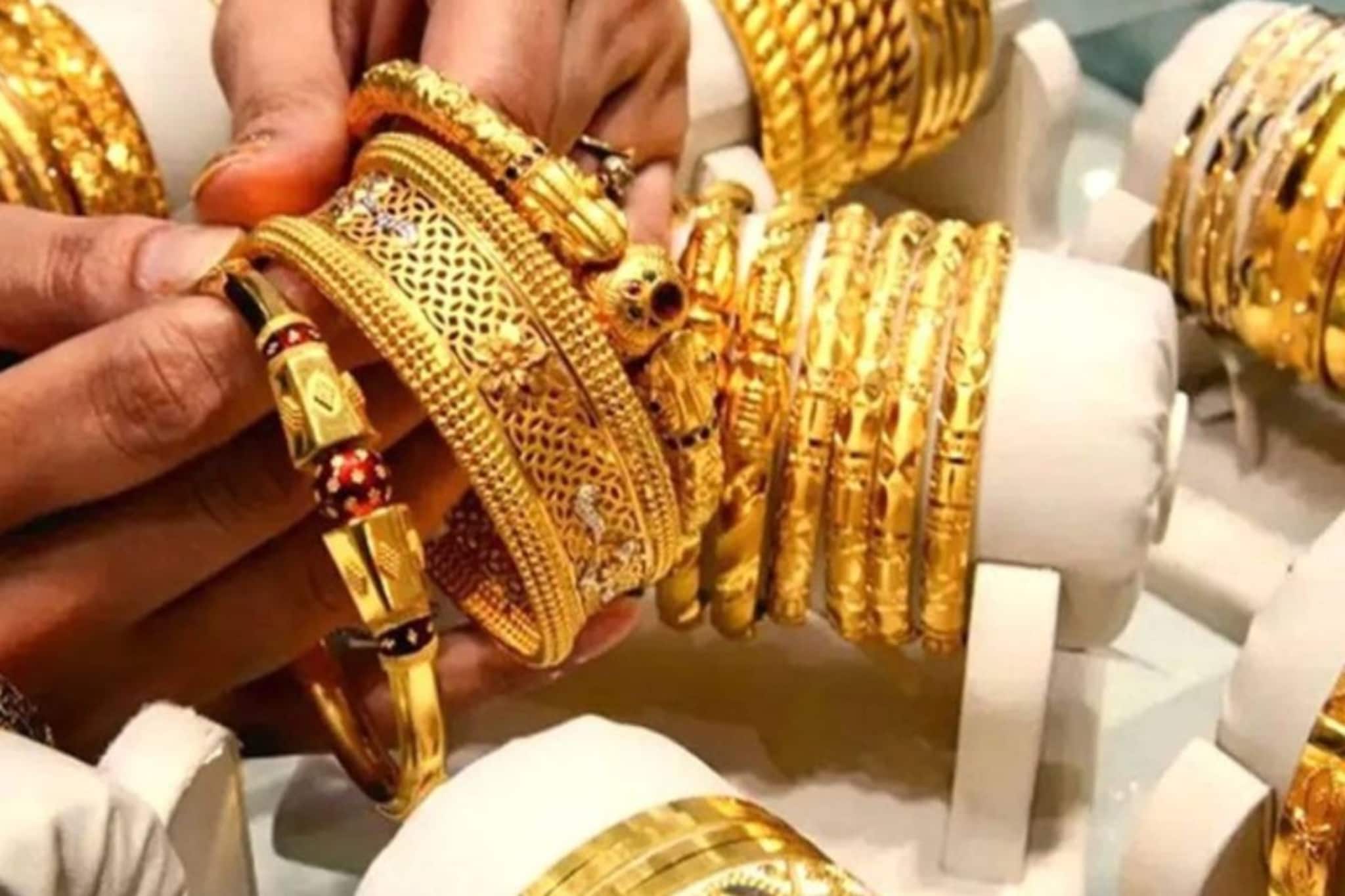 Gold price: ചാഞ്ചാട്ടം തുടർന്ന് സ്വർണവില, ഇന്ന് നേരിയ വർദ്ധനവ് Gold price: ചാഞ്ചാട്ടം തുടർന്ന് സ്വർണവില, ഇന്ന് നേരിയ വർദ്ധനവ്