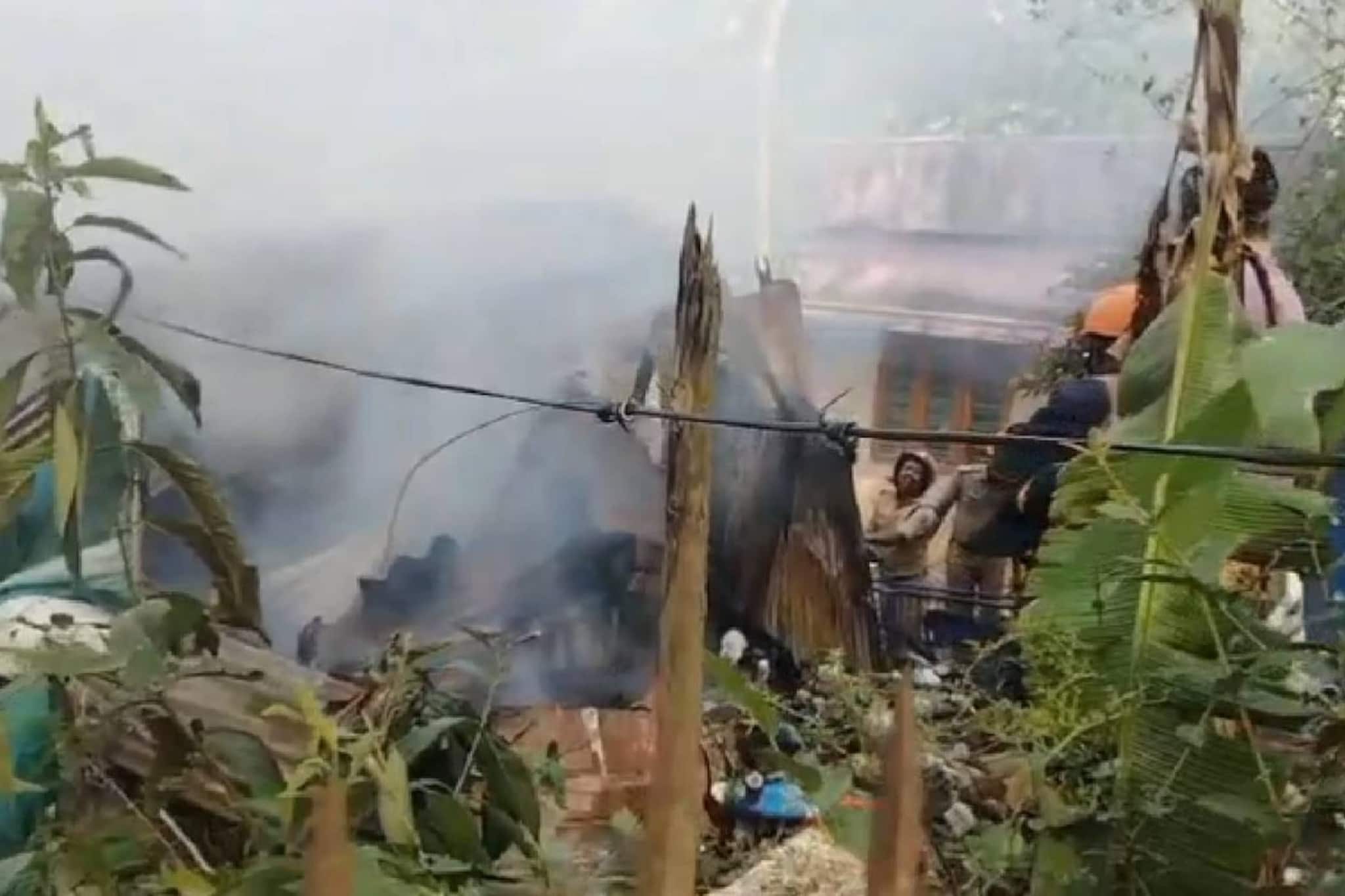 പാചകം കഴിഞ്ഞ് വീട്ടമ്മ പുറത്തുനിൽക്കുന്ന സമയത്ത് തീപിടിത്തം; തിരുവനന്തപുരത്ത് വീട് ഭാഗികമായി കത്തി