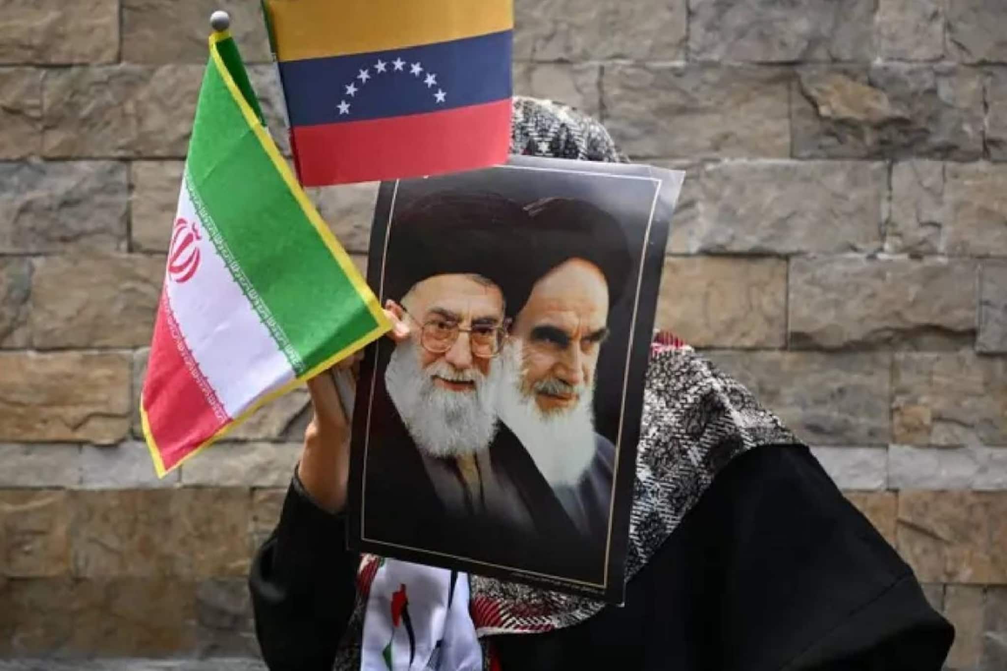 ഇറാനിൽ ഖമേനിക്ക് മൂന്ന് ദിവസത്തെ ഔദ്യോഗിക ദുഃഖാചരണം; എവിടെ ശവസംസ്കാരം? ഇറാനിൽ ഖമേനിക്ക് മൂന്ന് ദിവസത്തെ ഔദ്യോഗിക ദുഃഖാചരണം; എവിടെ ശവസംസ്കാരം?