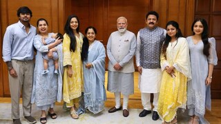 പ്രധാനമന്ത്രിക്കൊപ്പം കൃഷ്ണകുമാർ കുടുംബം