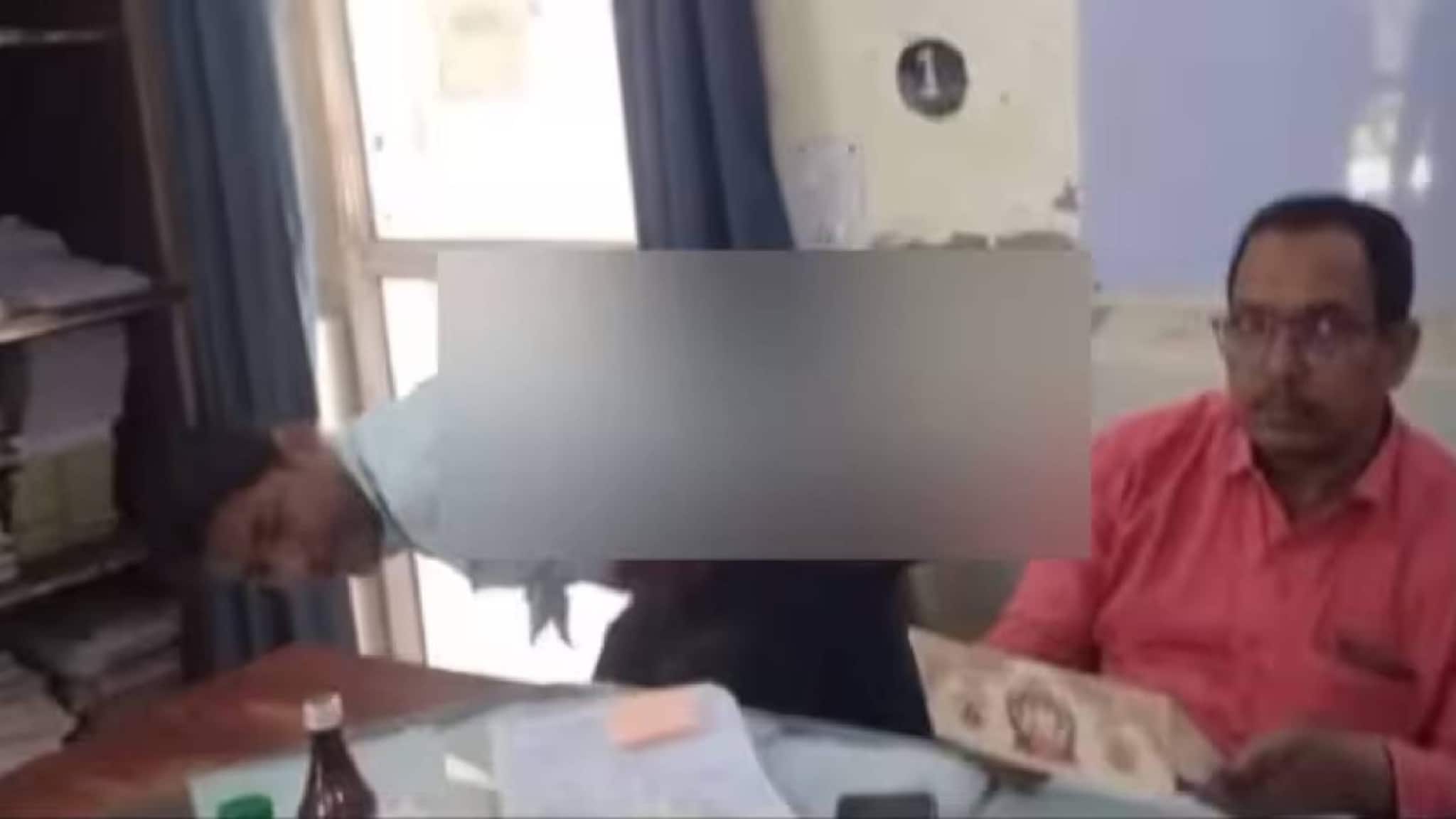 പൈൽസ് ശസ്ത്രക്രിയ കഴിഞ്ഞ ലോക്കോപൈലറ്റ് പാൻ്റ് ഊരി ഉണങ്ങാത്ത മുറിവ് കാട്ടിയിട്ടും ലീവ് നീട്ടി നല്‍കാതെ മേലുദ്യോഗസ്ഥൻ