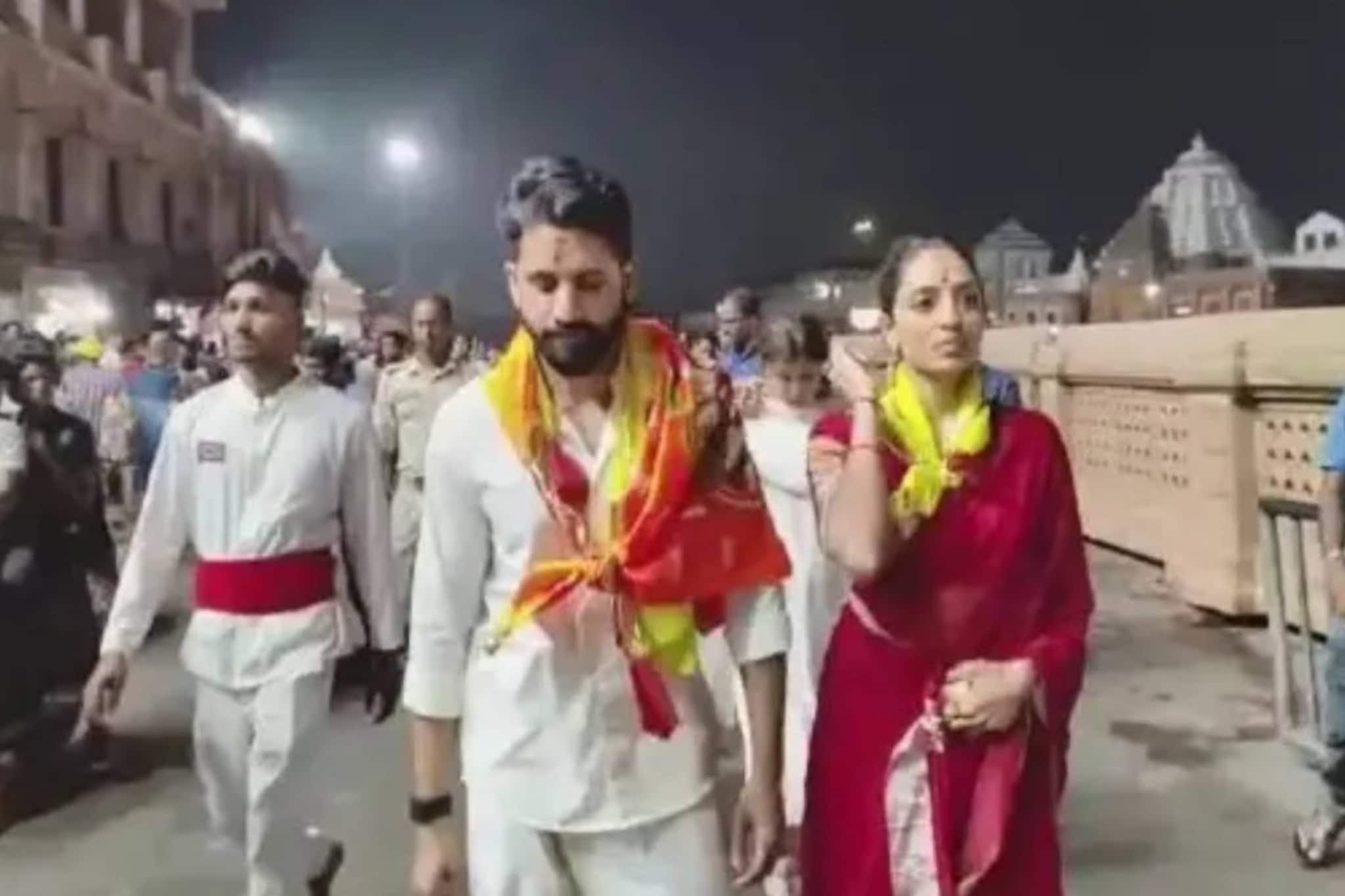 പുരി ജ​ഗന്നാഥ ക്ഷേത്രത്തിൽ ദർ‍ശനം നടത്തി നാഗചൈതന്യയും ഭാര്യ ശോഭിത ധൂലിപാലയും