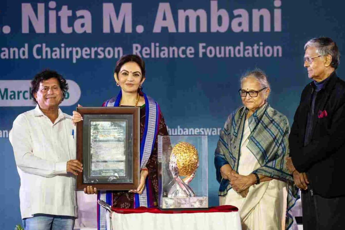 നിത അംബാനിക്ക് കലിംഗ ഇൻസ്റ്റിറ്റ്യൂട്ട് ഓഫ് സോഷ്യൽ സയൻസസിന്റെ ഹ്യുമാനിറ്റേറിയൻ പുരസ്കാരം