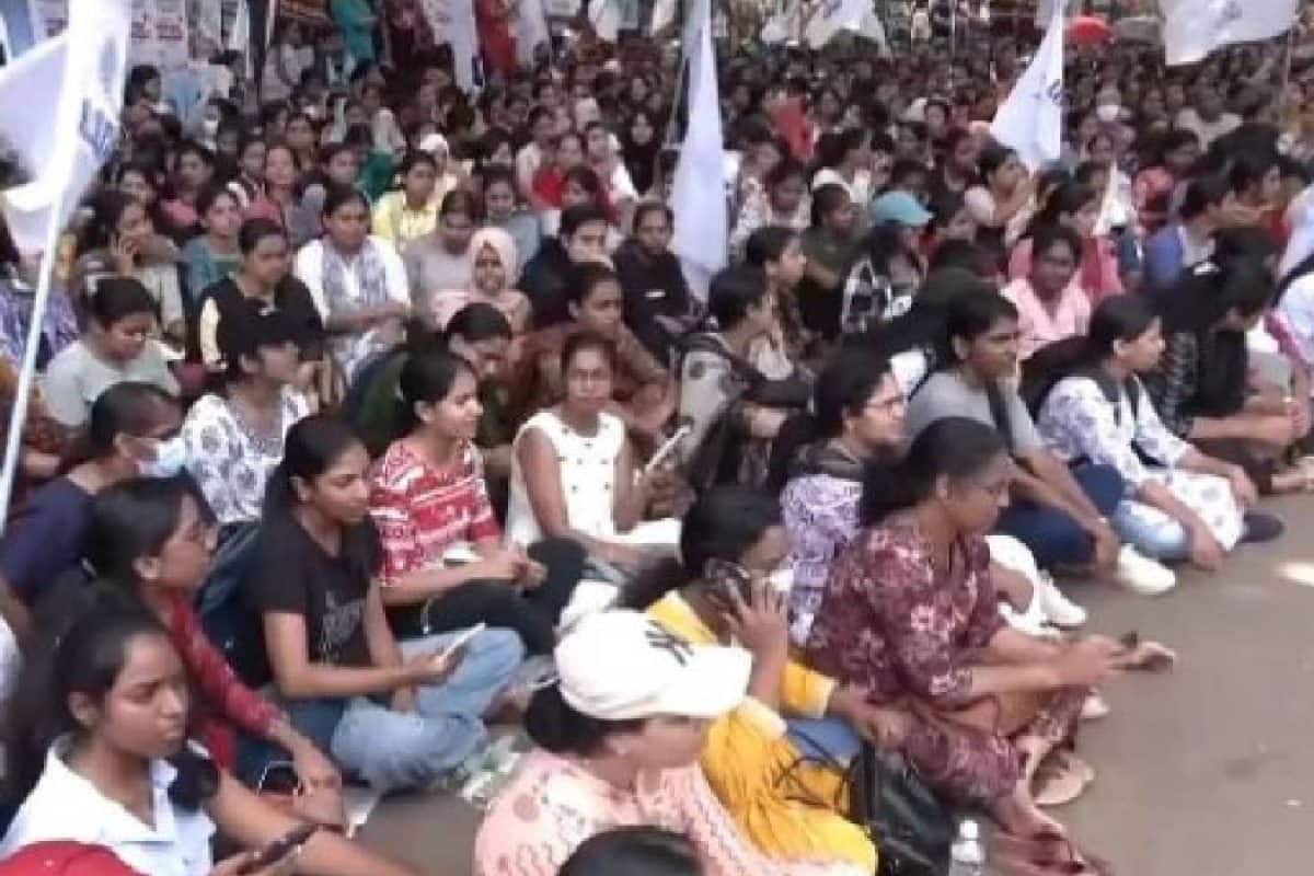 സ്വകാര്യ ആശുപത്രി നഴ്സുമാരുടെ അനിശ്ചിതകാല സമരം നാലാം ദിവസത്തിലേക്ക്